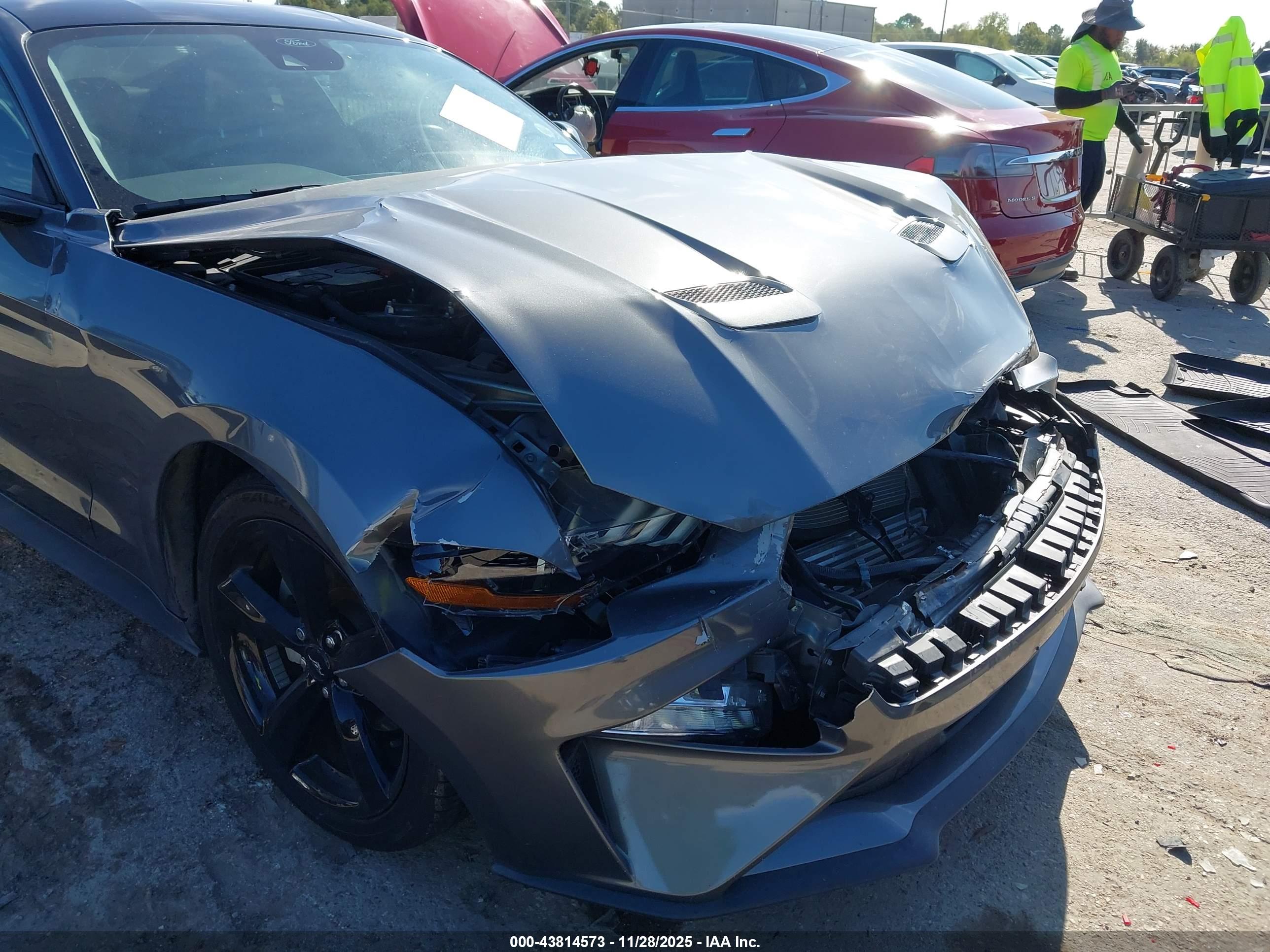 FORD MUSTANG image 6