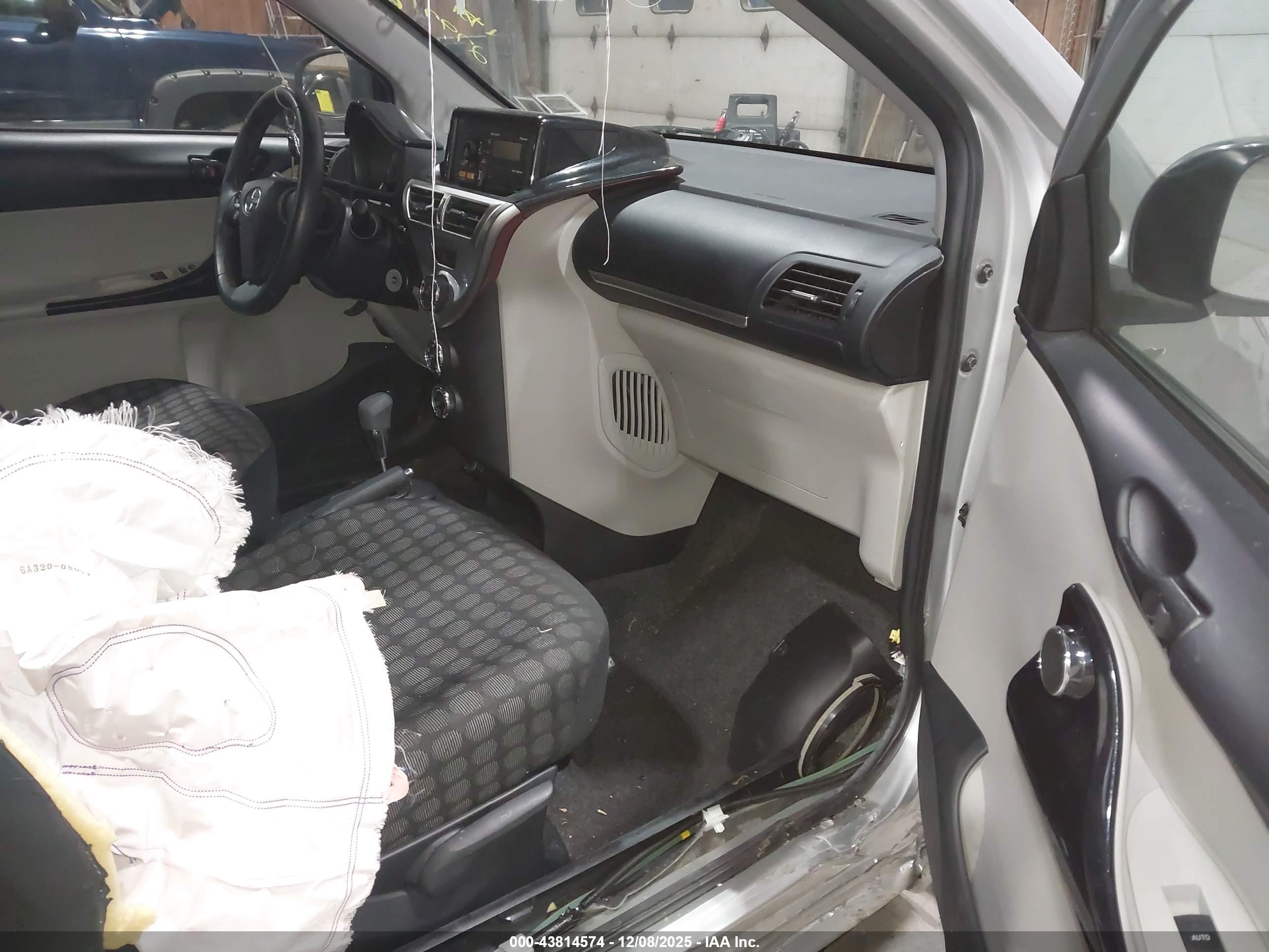SCION IQ image 5