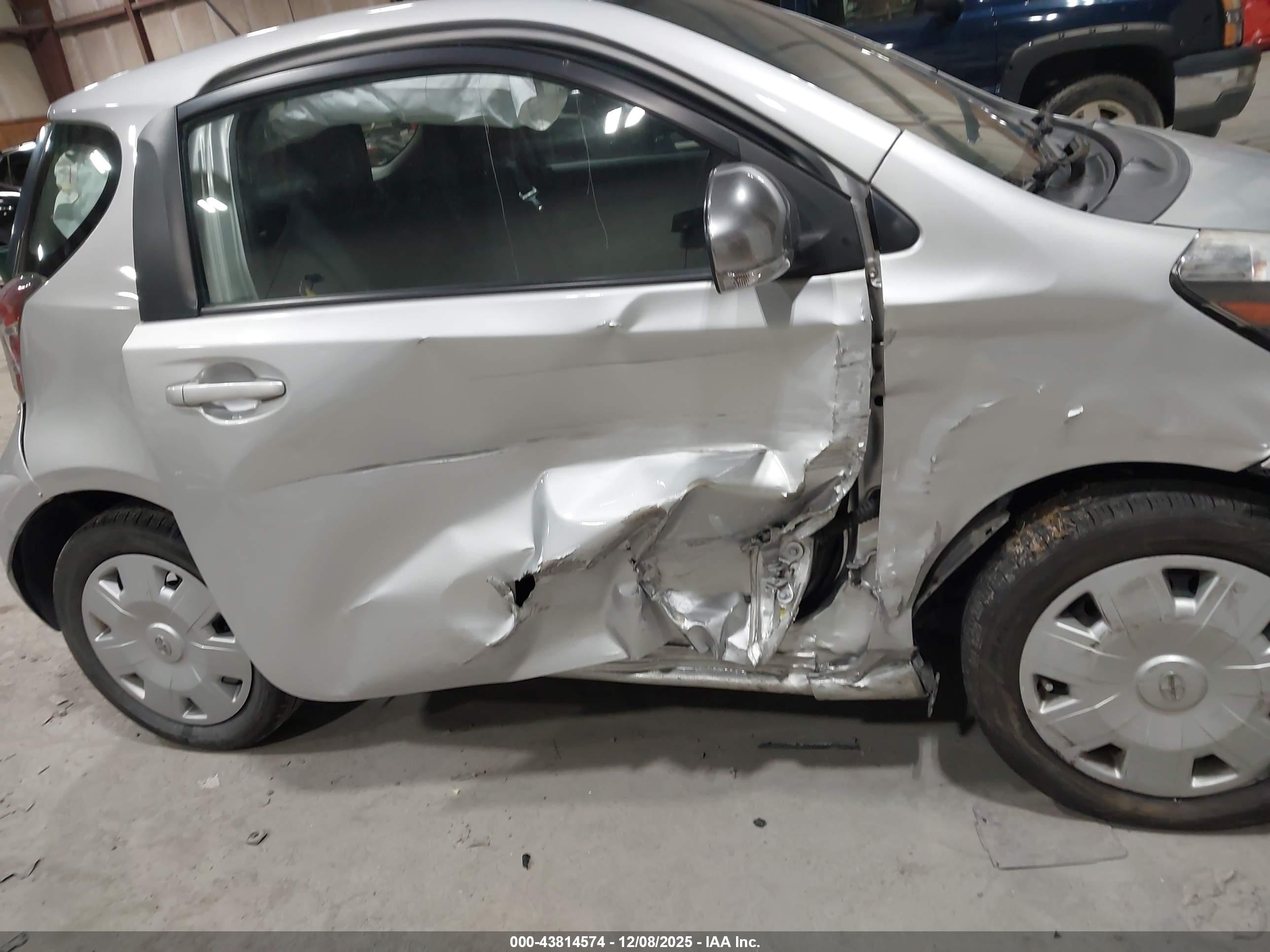 SCION IQ image 6