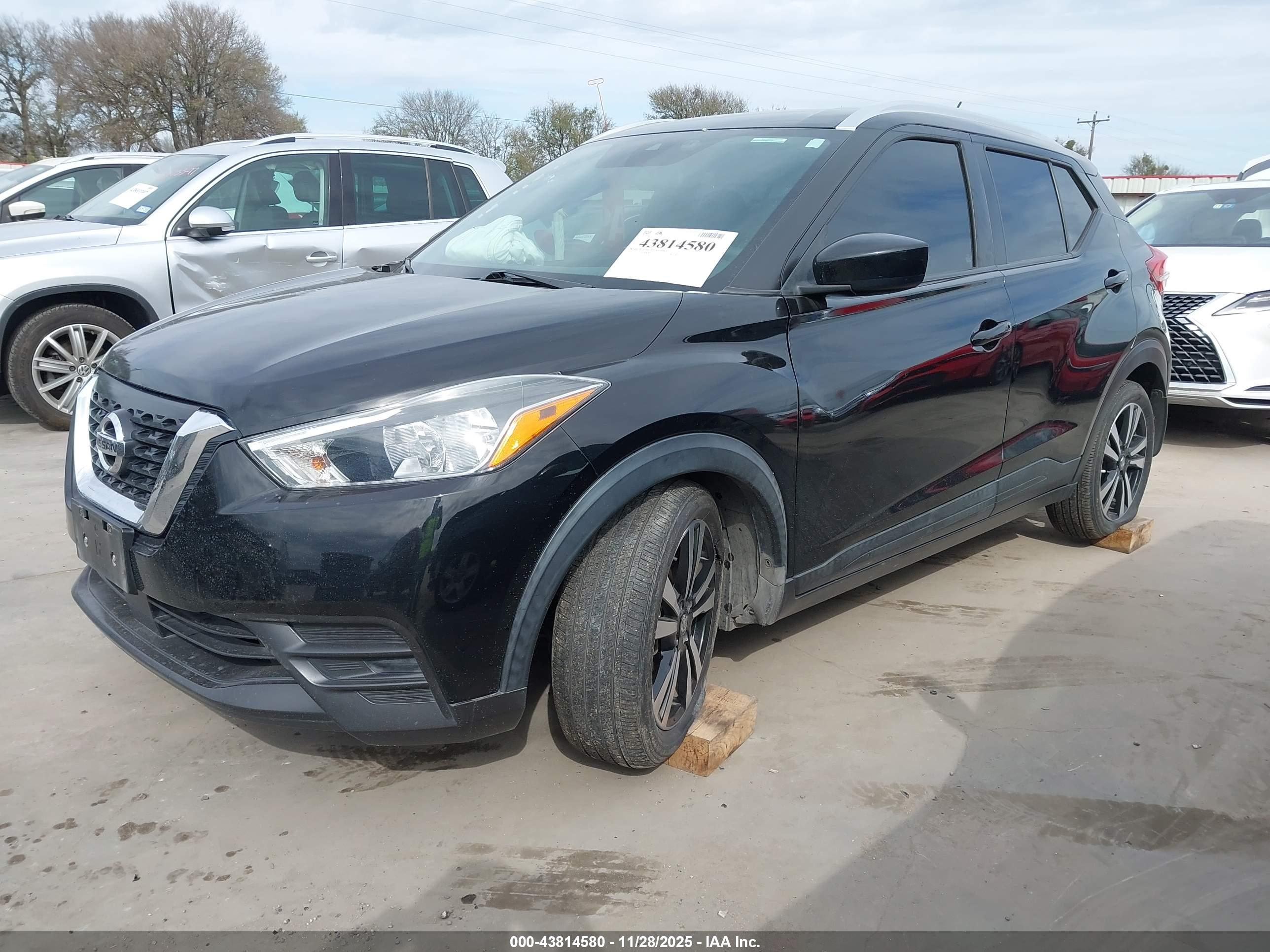 NISSAN KICKS image 2