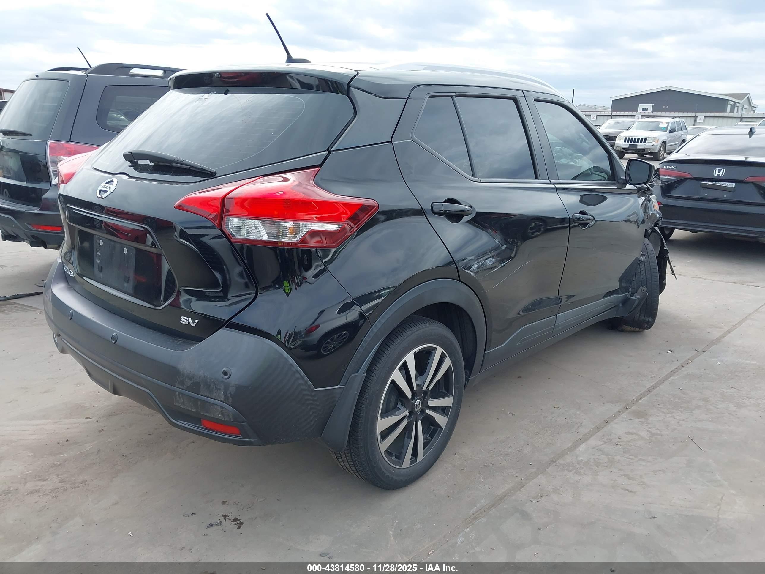 NISSAN KICKS image 4