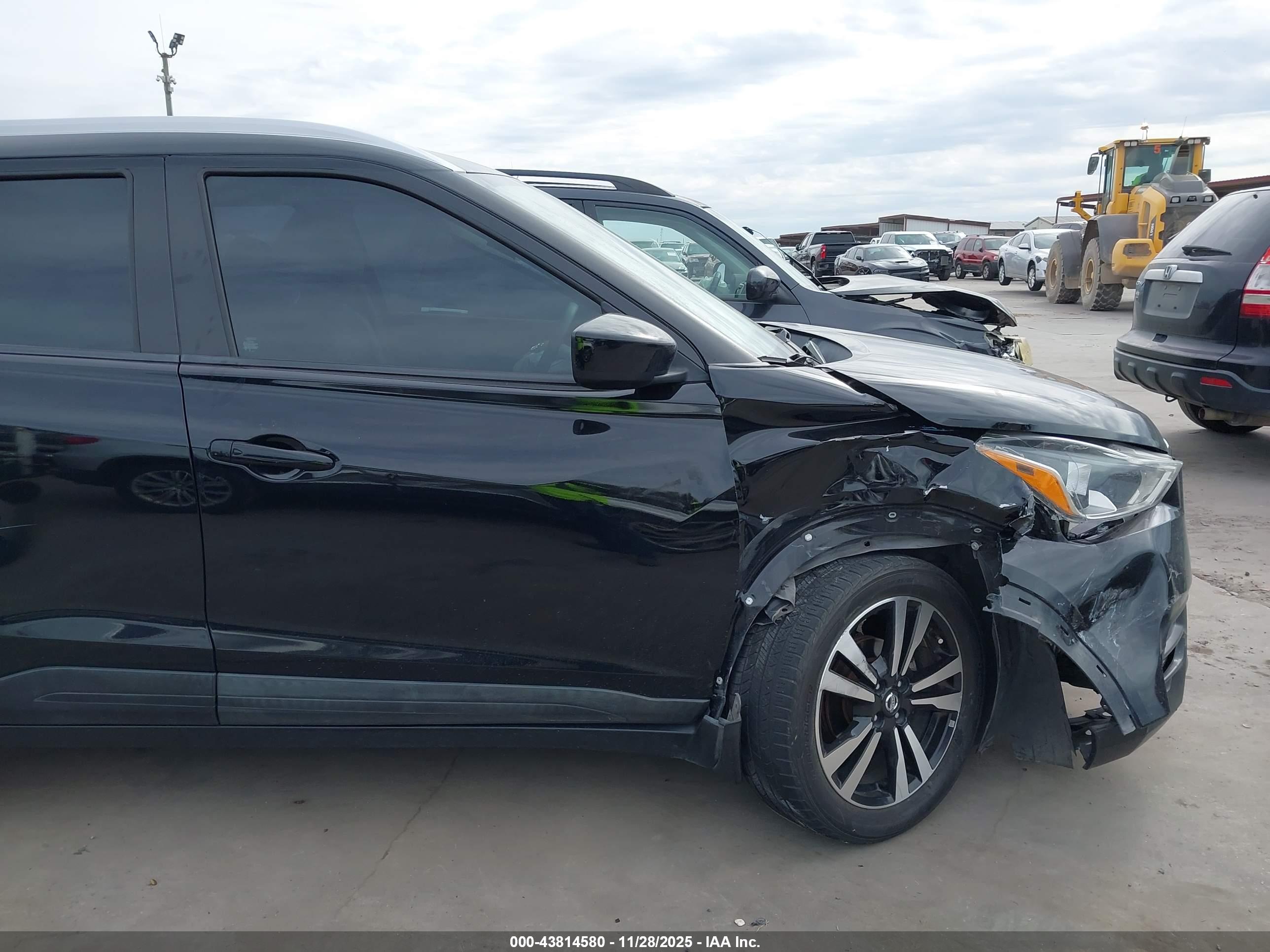 NISSAN KICKS image 6