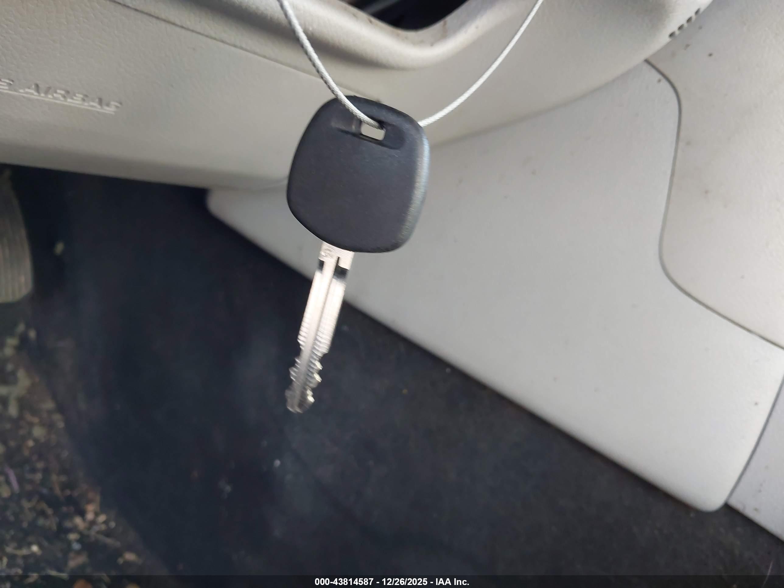 TOYOTA CAMRY image 11