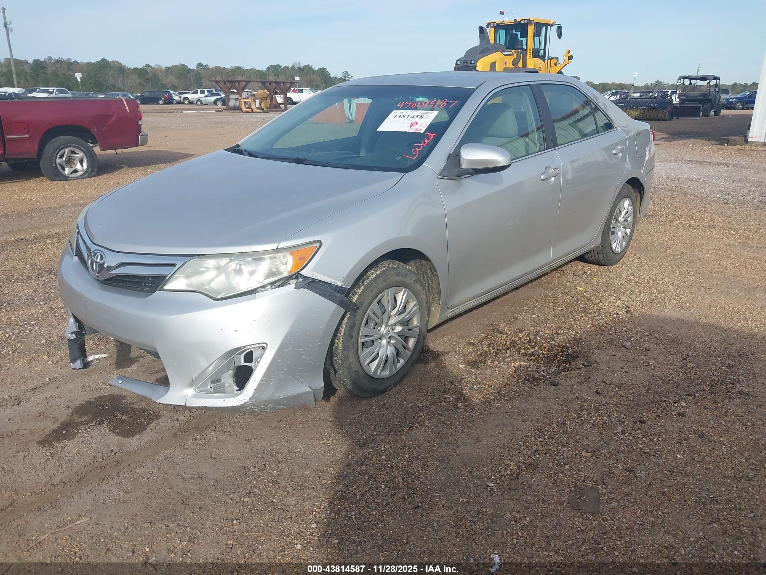 TOYOTA CAMRY image 2