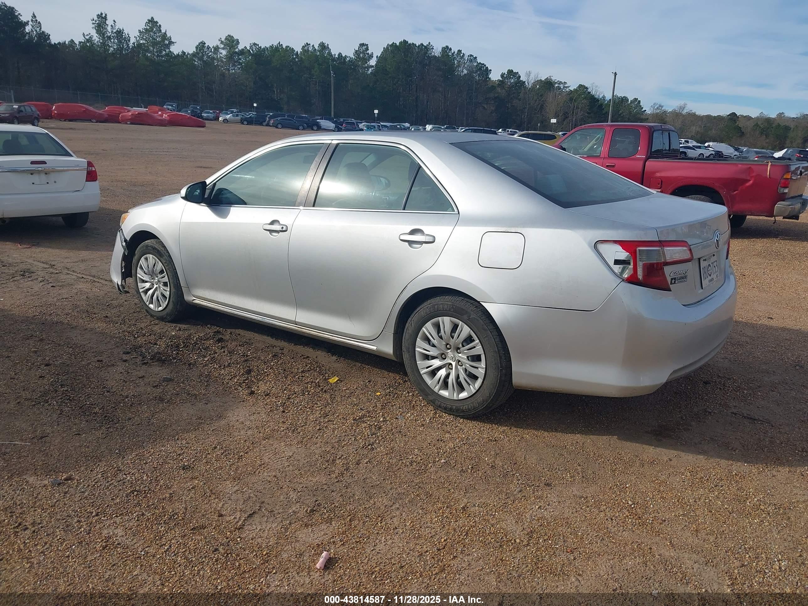 TOYOTA CAMRY image 3