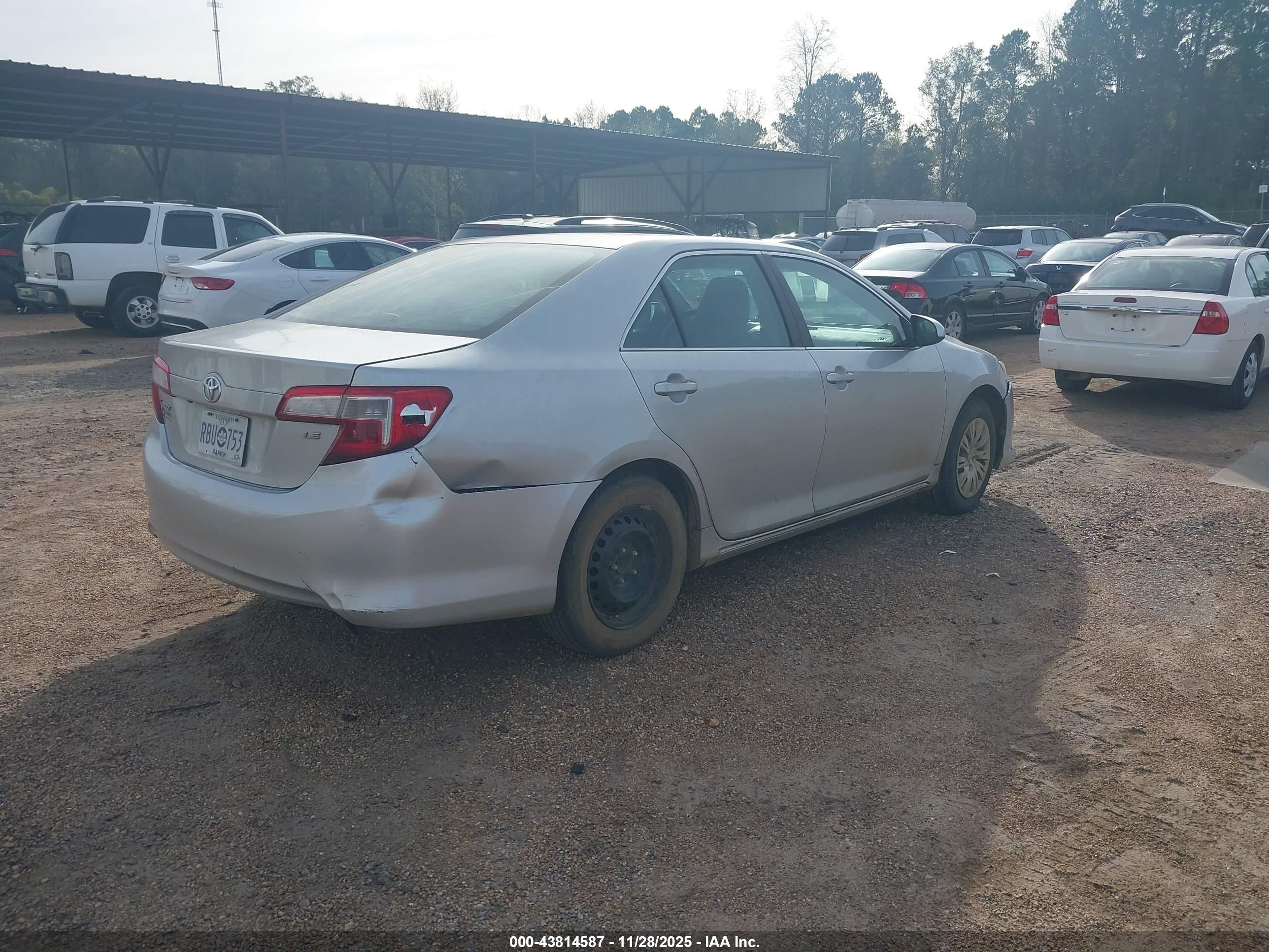 TOYOTA CAMRY image 4