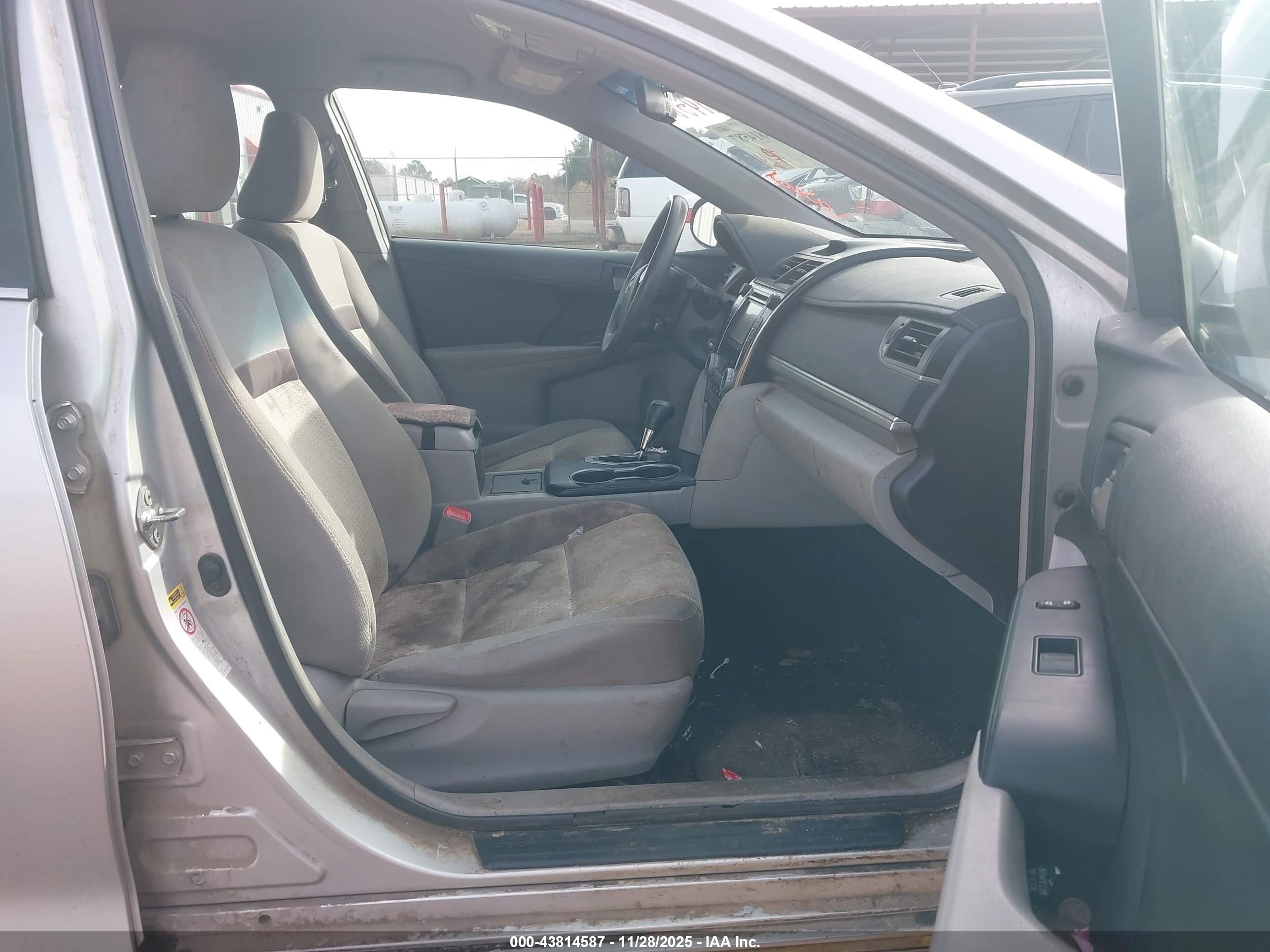 TOYOTA CAMRY image 5