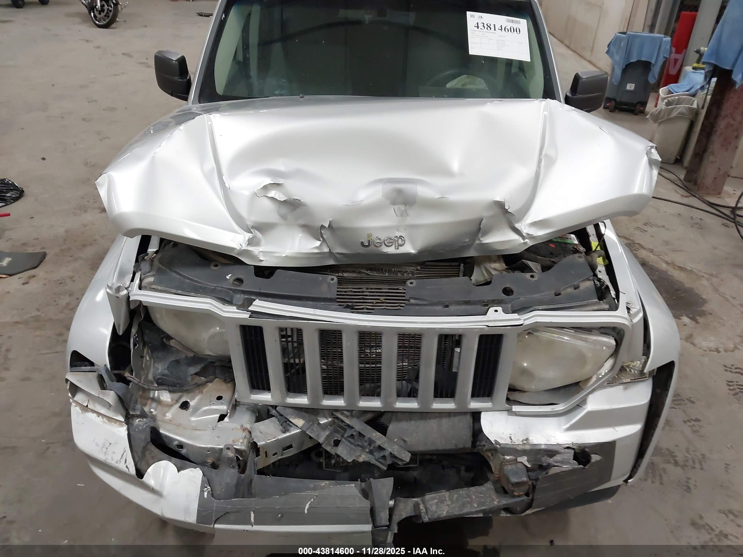 JEEP LIBERTY image 10
