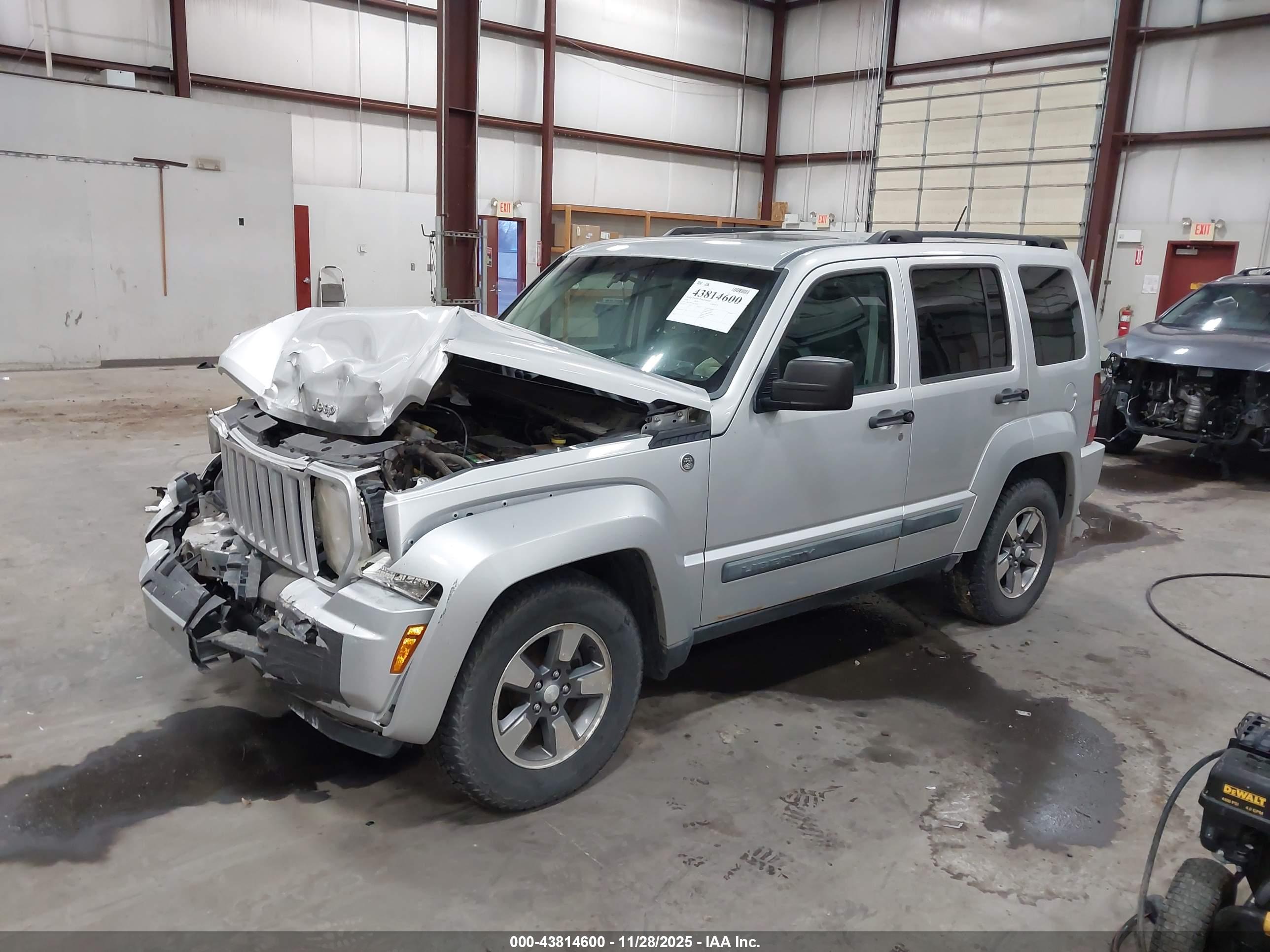 JEEP LIBERTY image 2