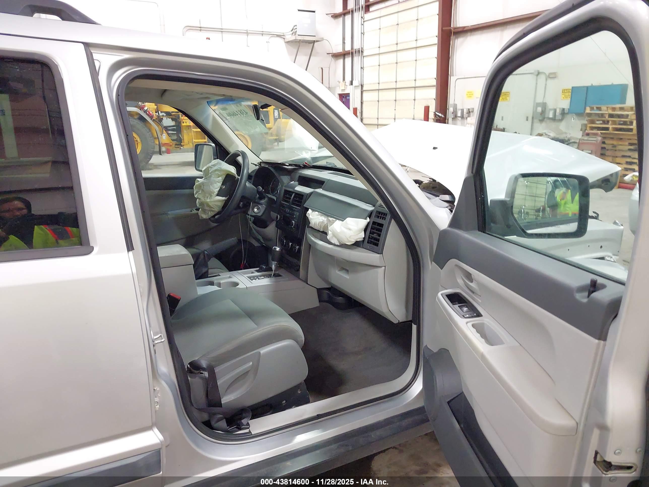 JEEP LIBERTY image 5