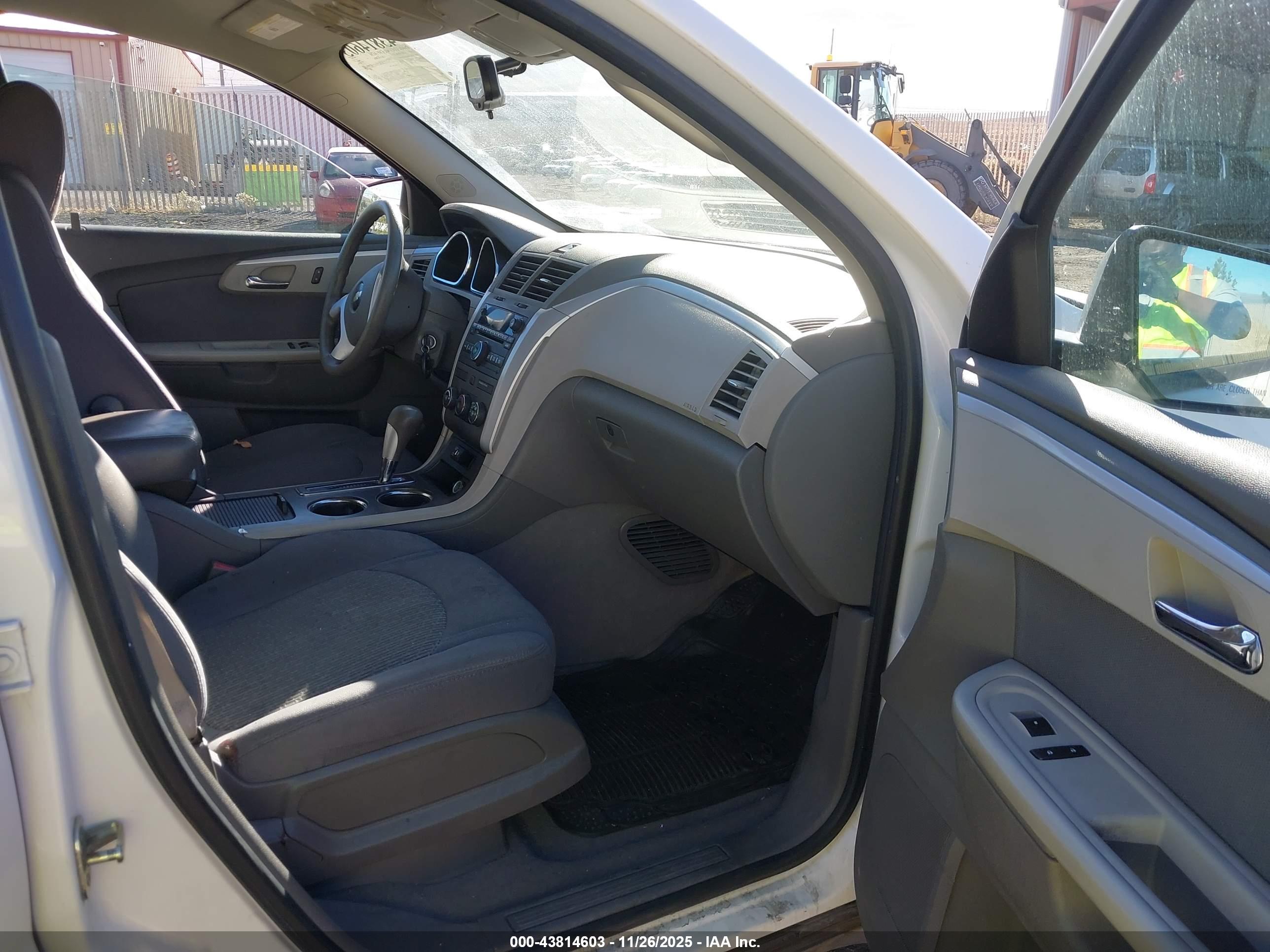 CHEVROLET TRAVERSE image 5