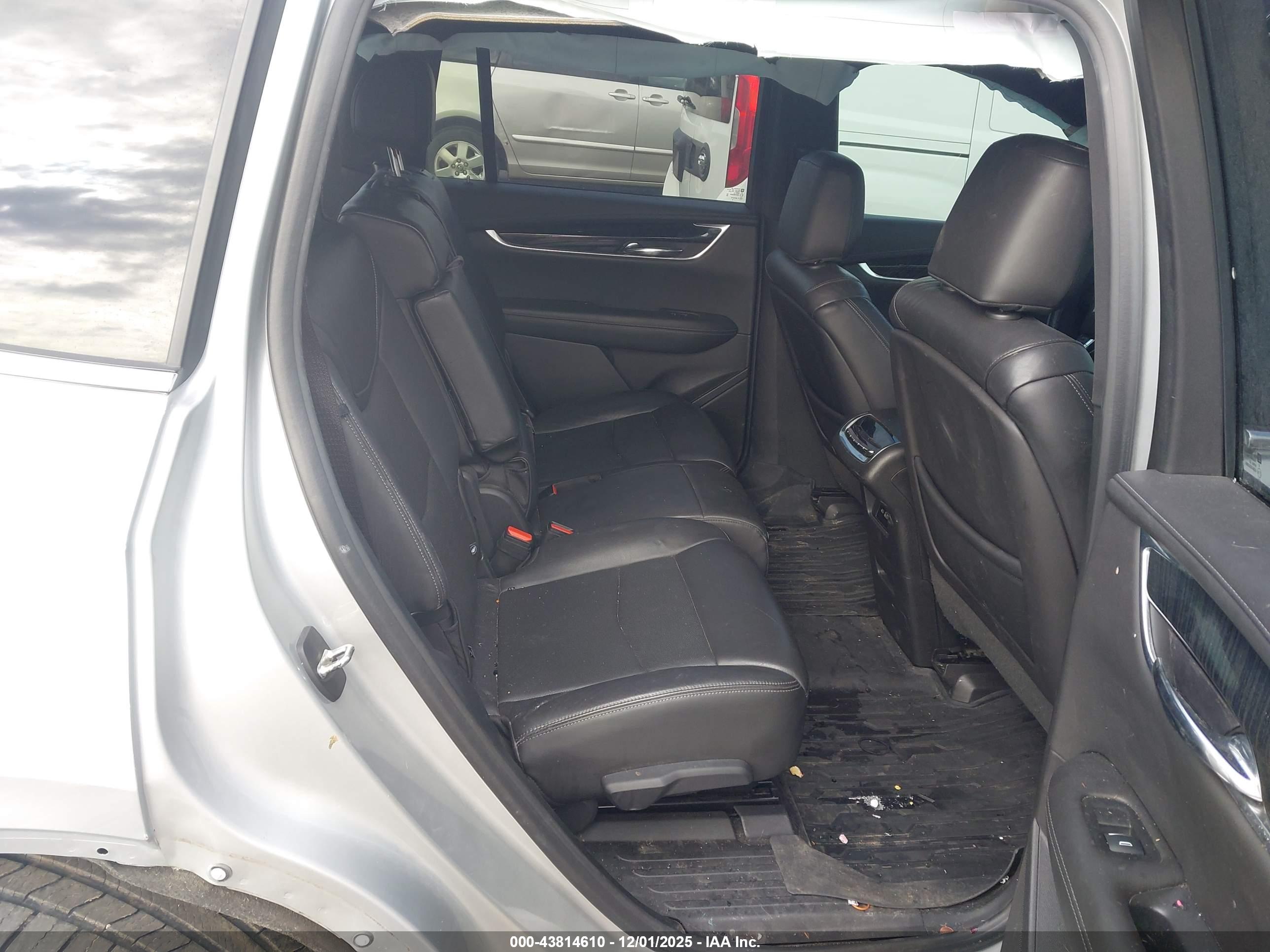 CADILLAC XT6 image 8