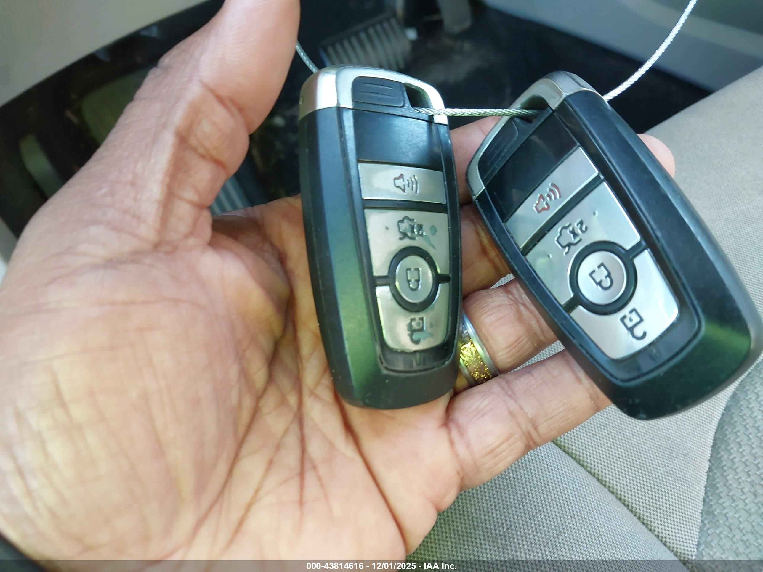 FORD FUSION image 11