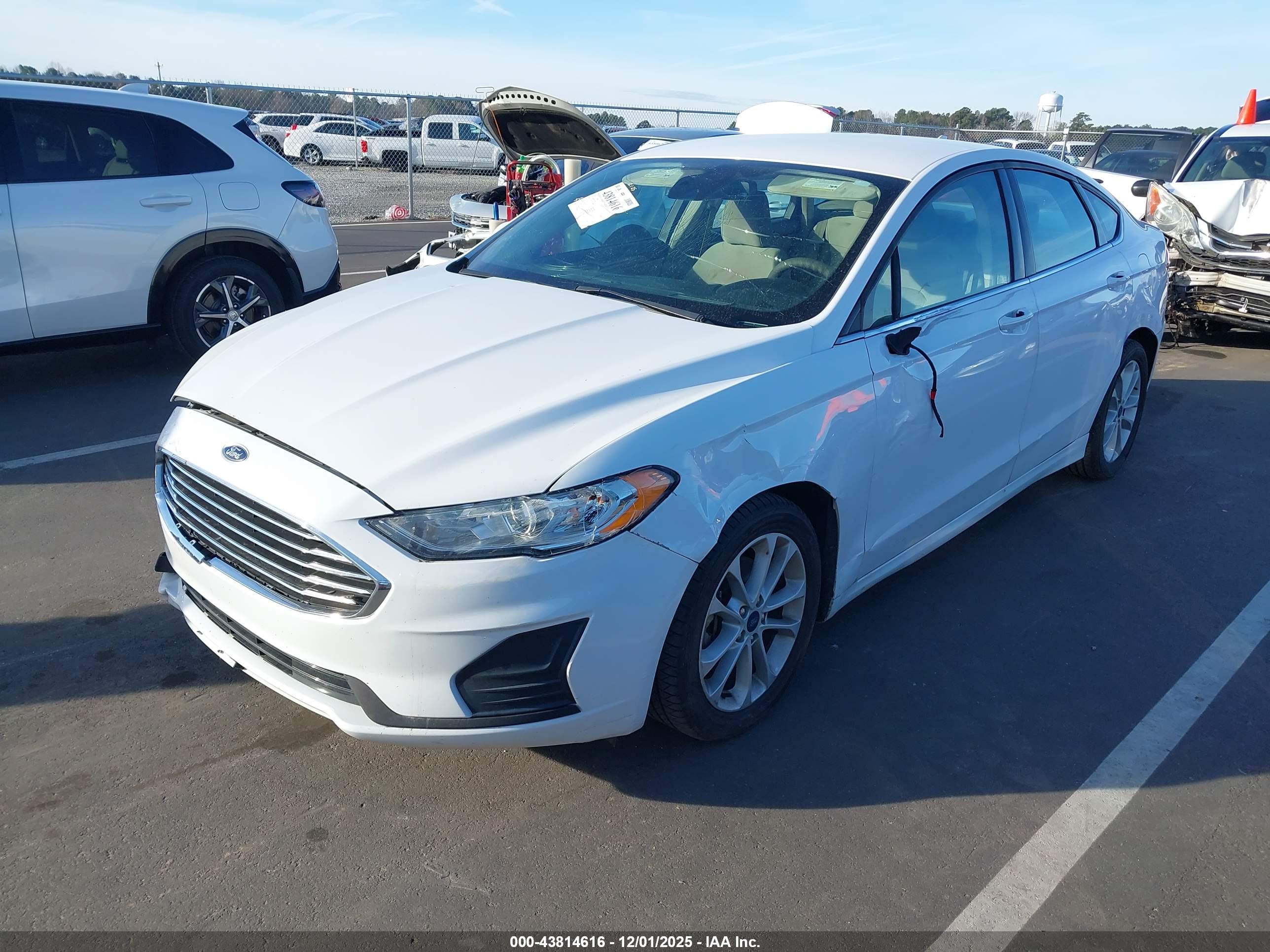 FORD FUSION image 2