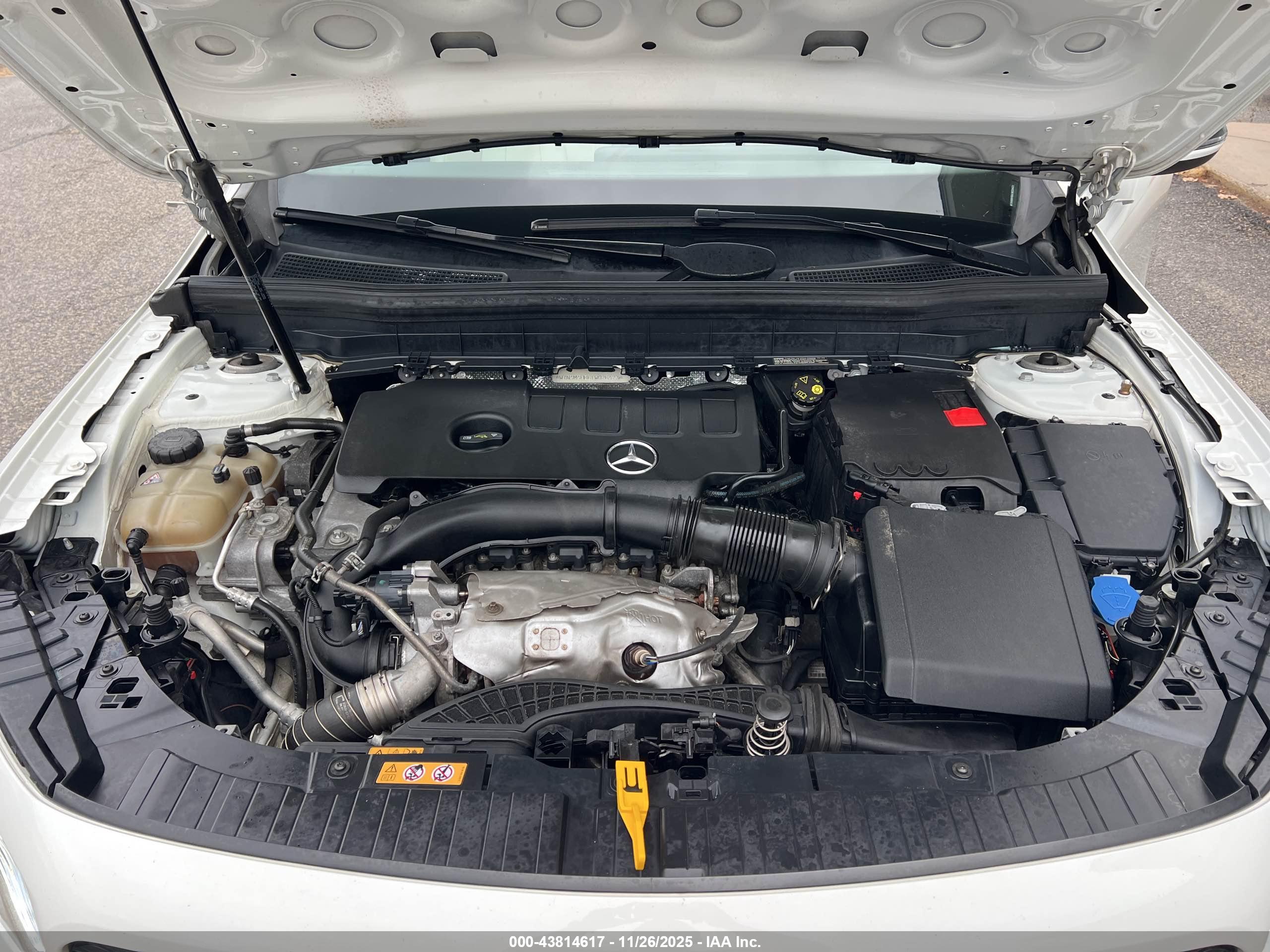 MERCEDES-BENZ GLB image 10