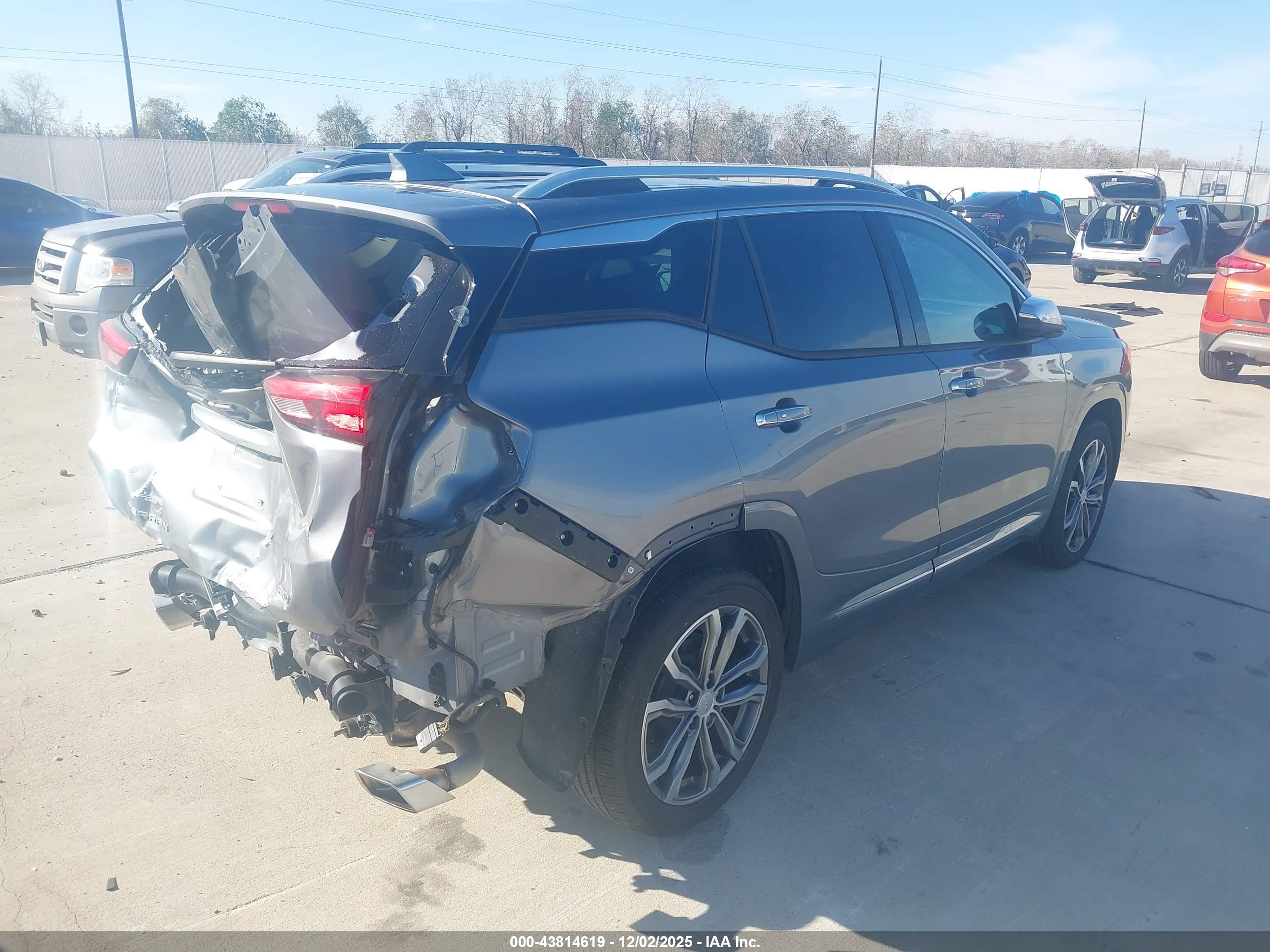 GMC TERRAIN image 4