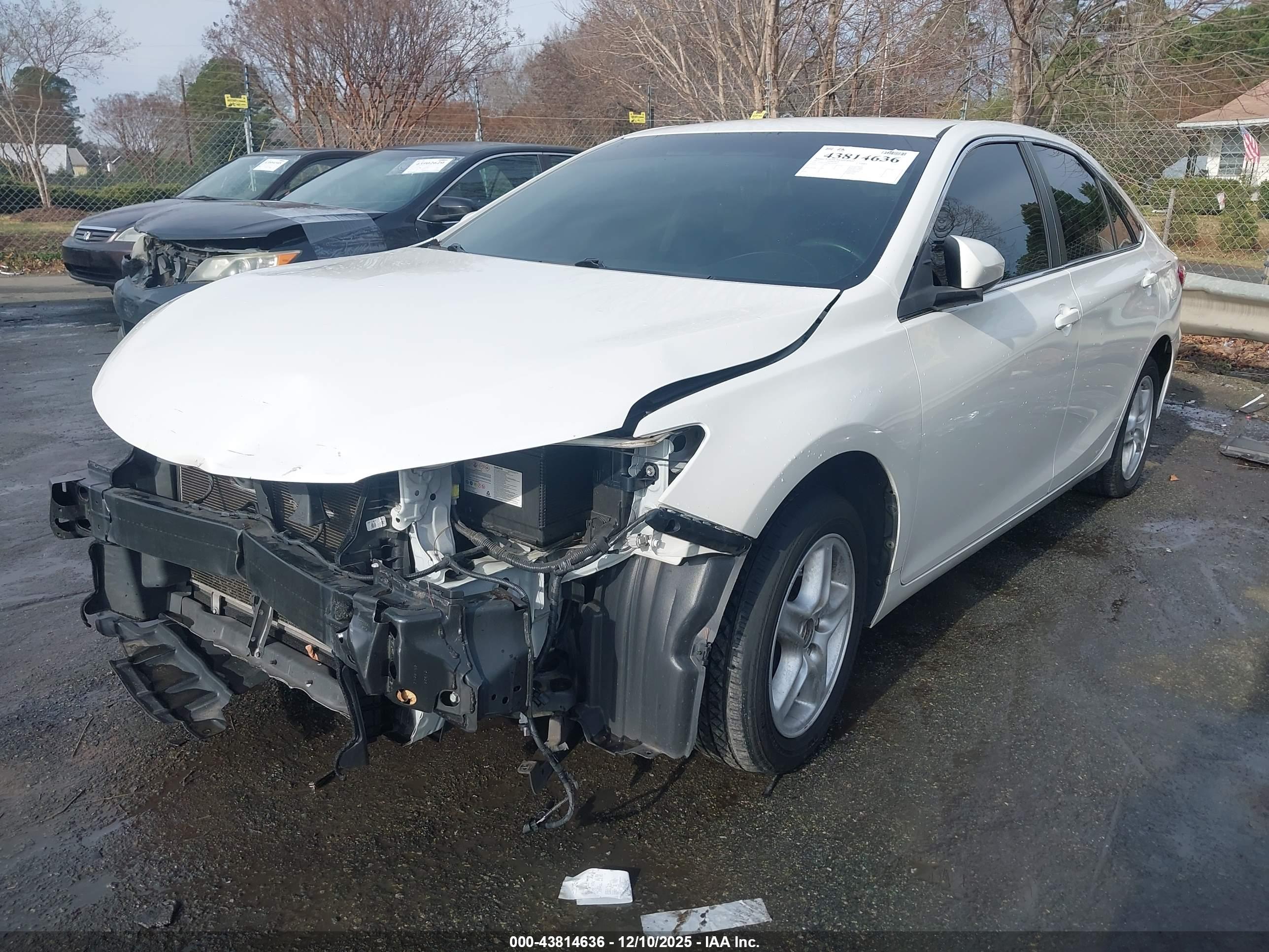 TOYOTA CAMRY image 2