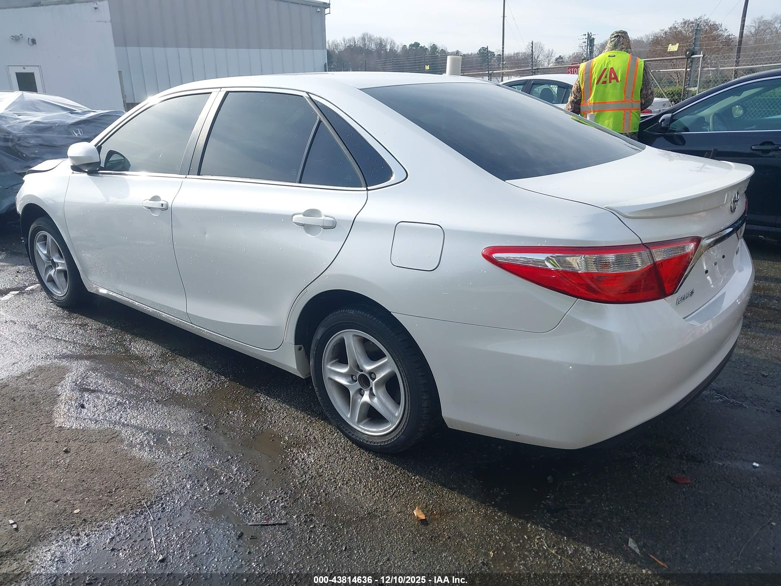 TOYOTA CAMRY image 3