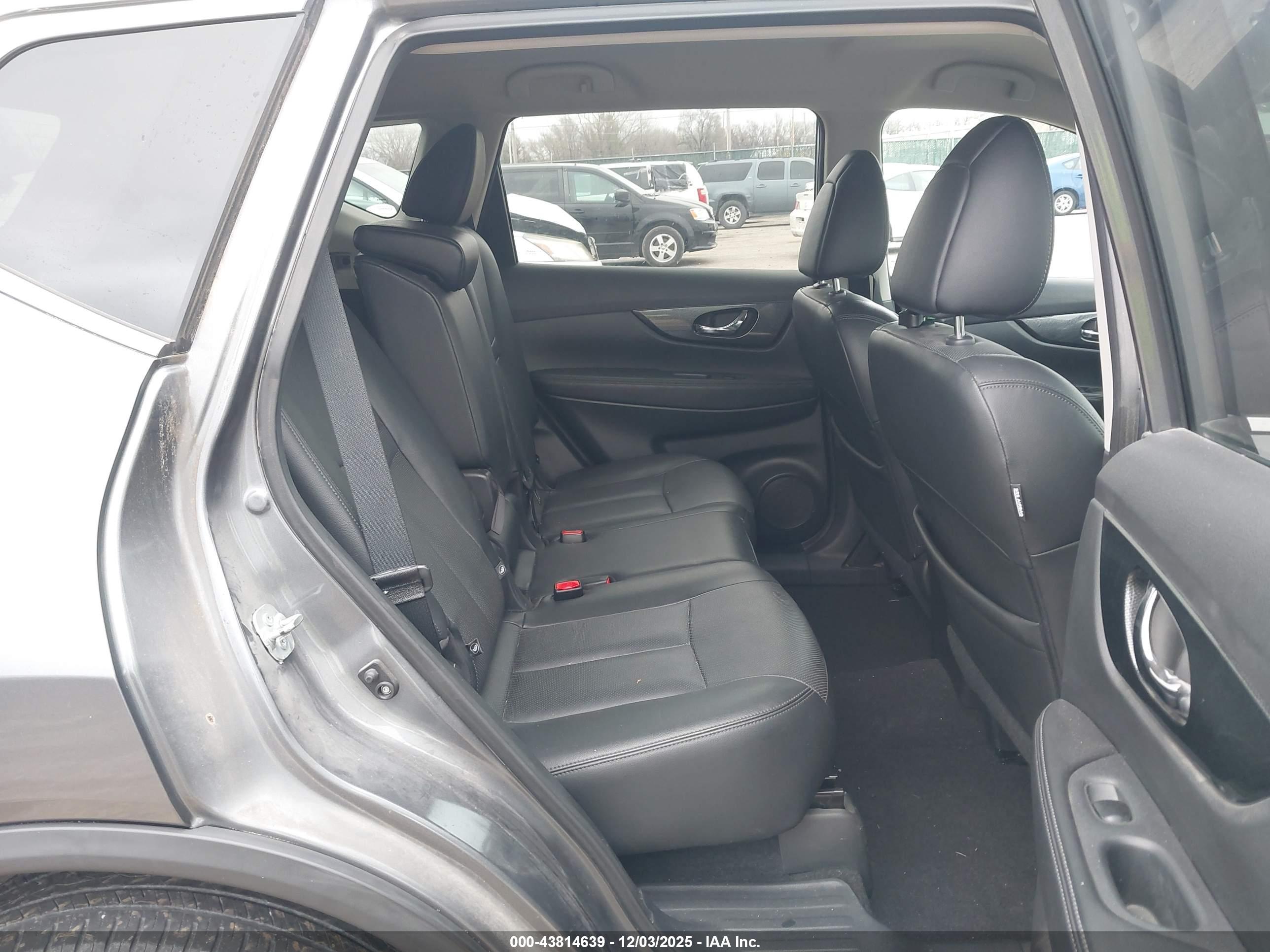 NISSAN ROGUE image 8