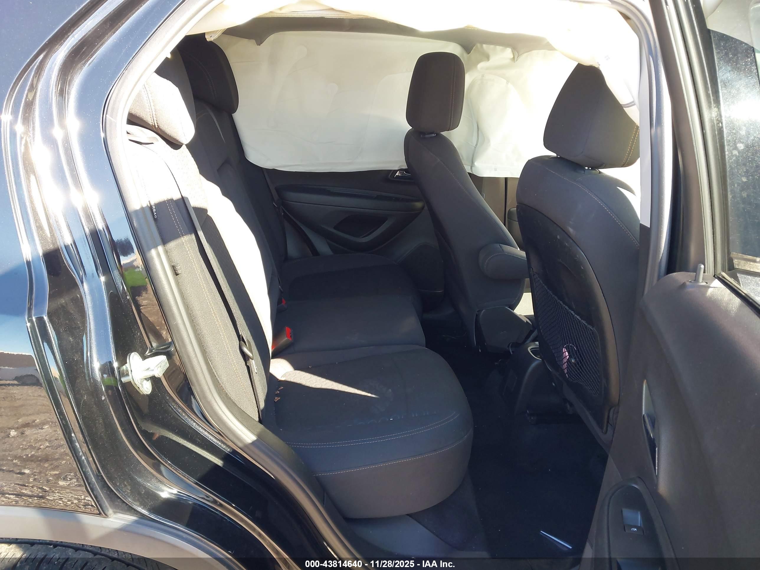 CHEVROLET TRAX image 8