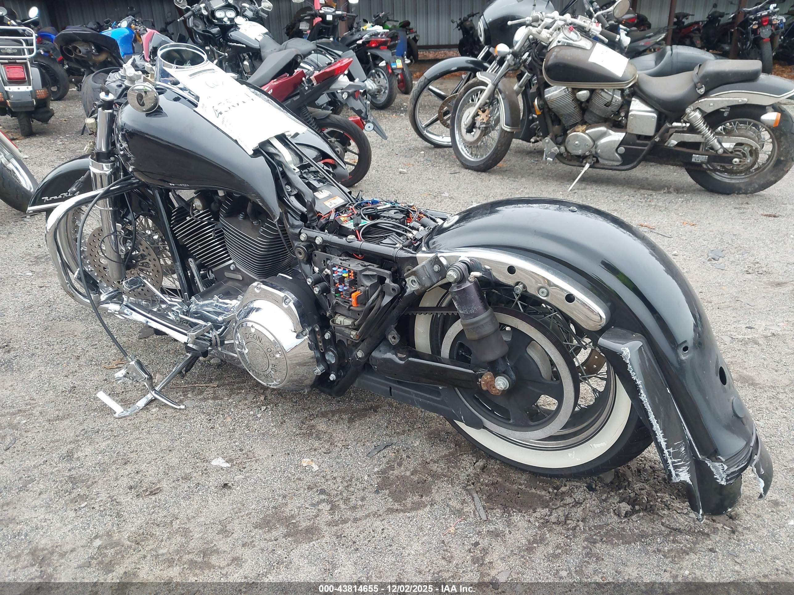 HARLEY-DAVIDSON FLHRC image 3