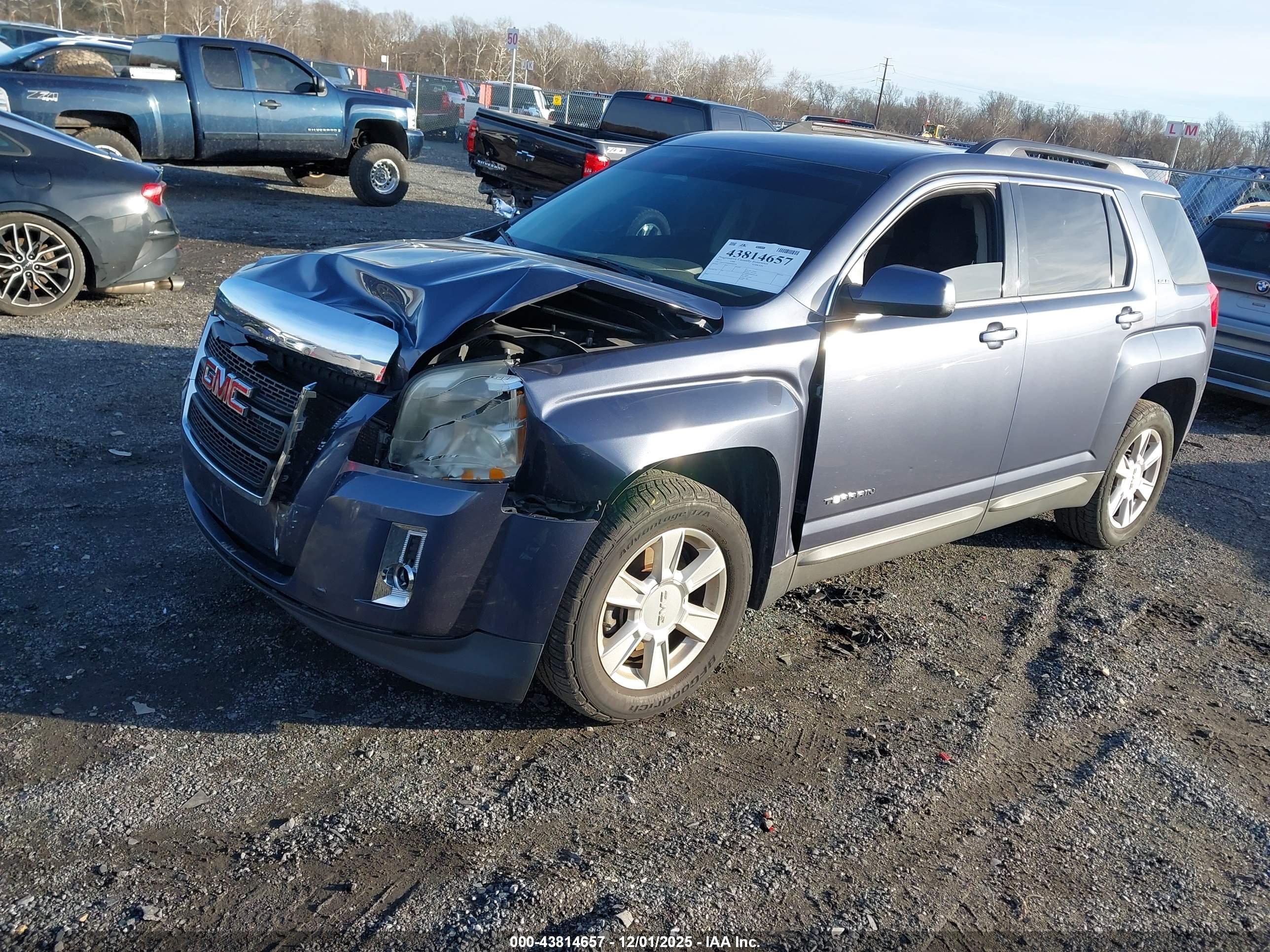 GMC TERRAIN image 2