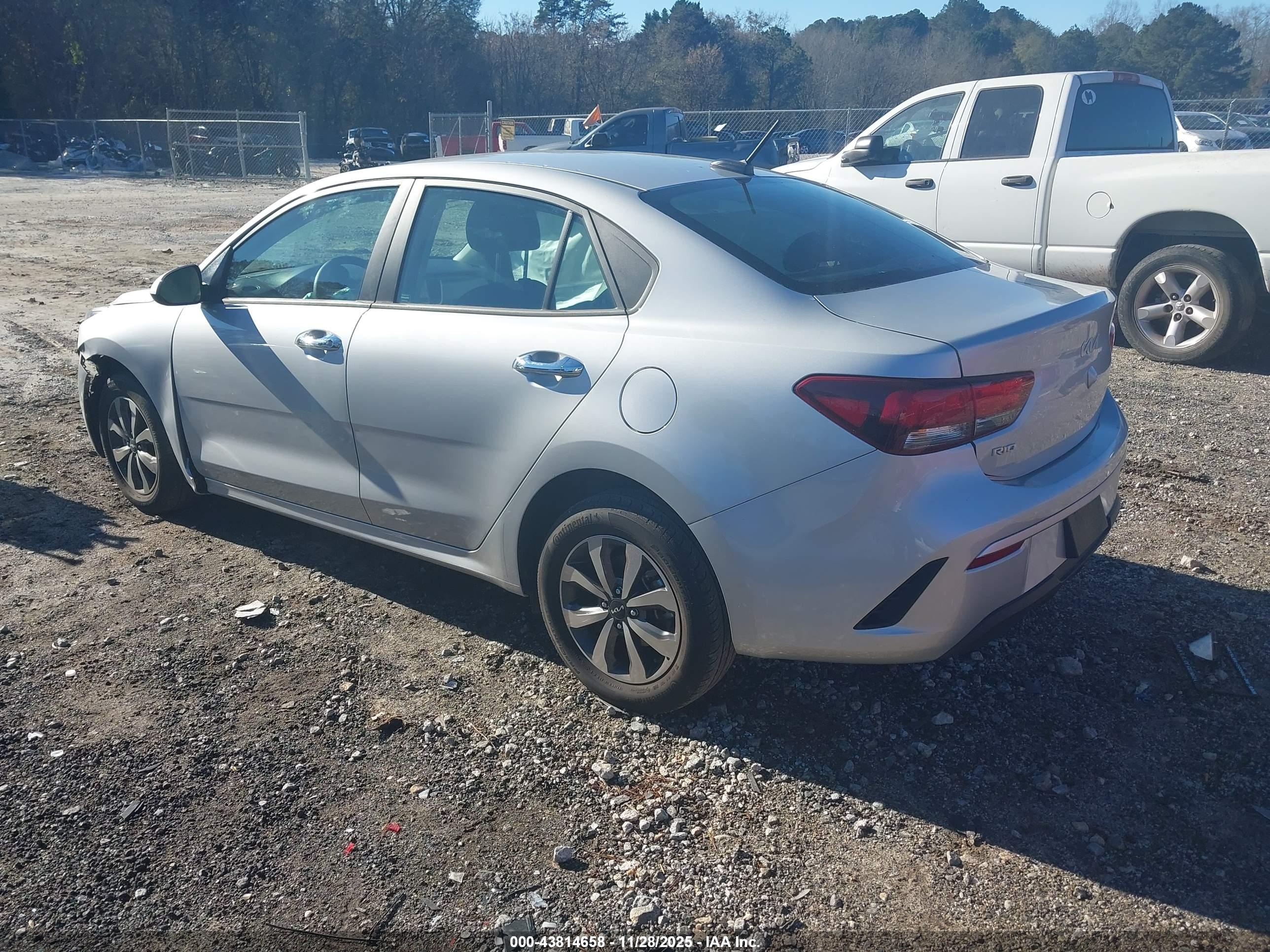 KIA RIO image 3