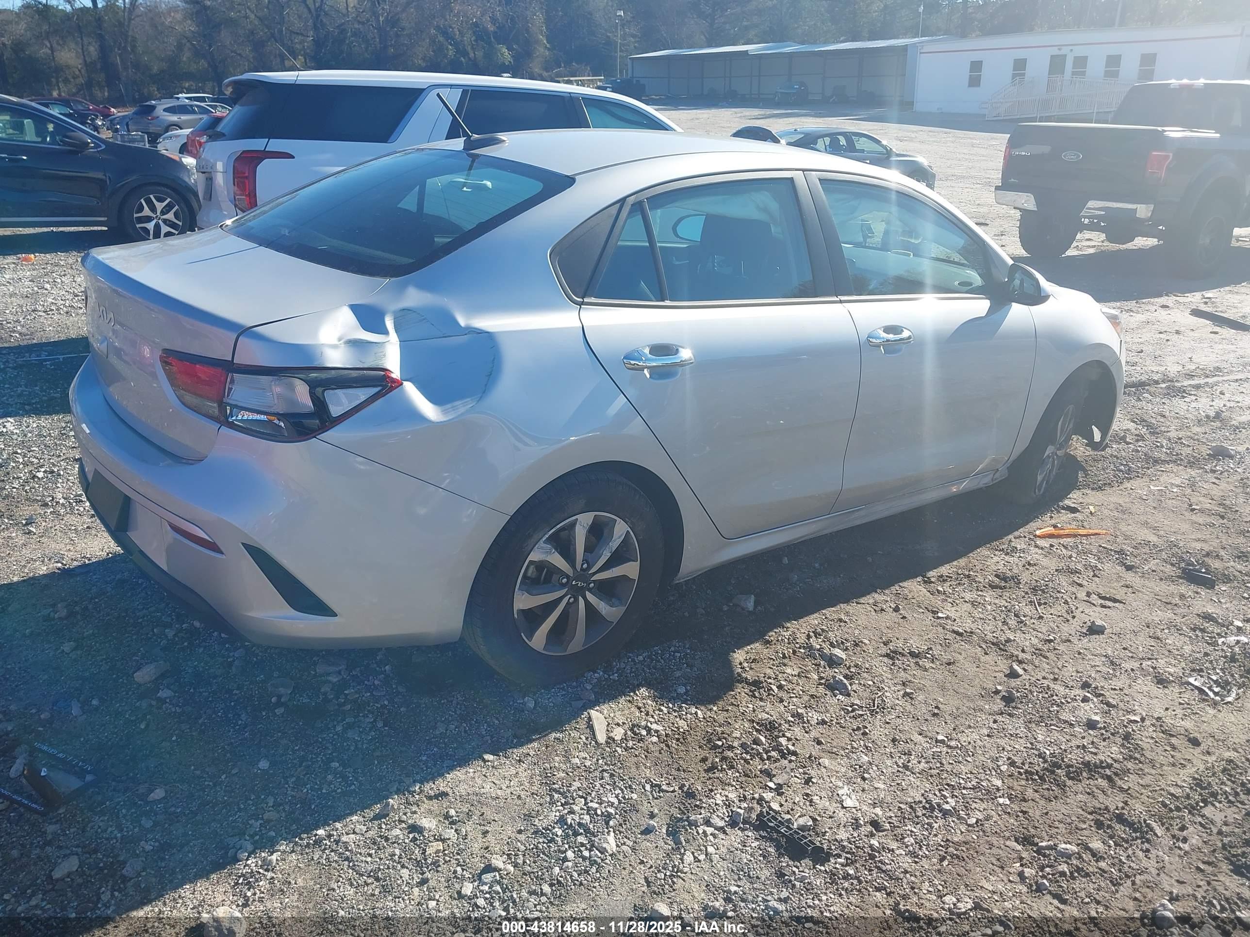KIA RIO image 4