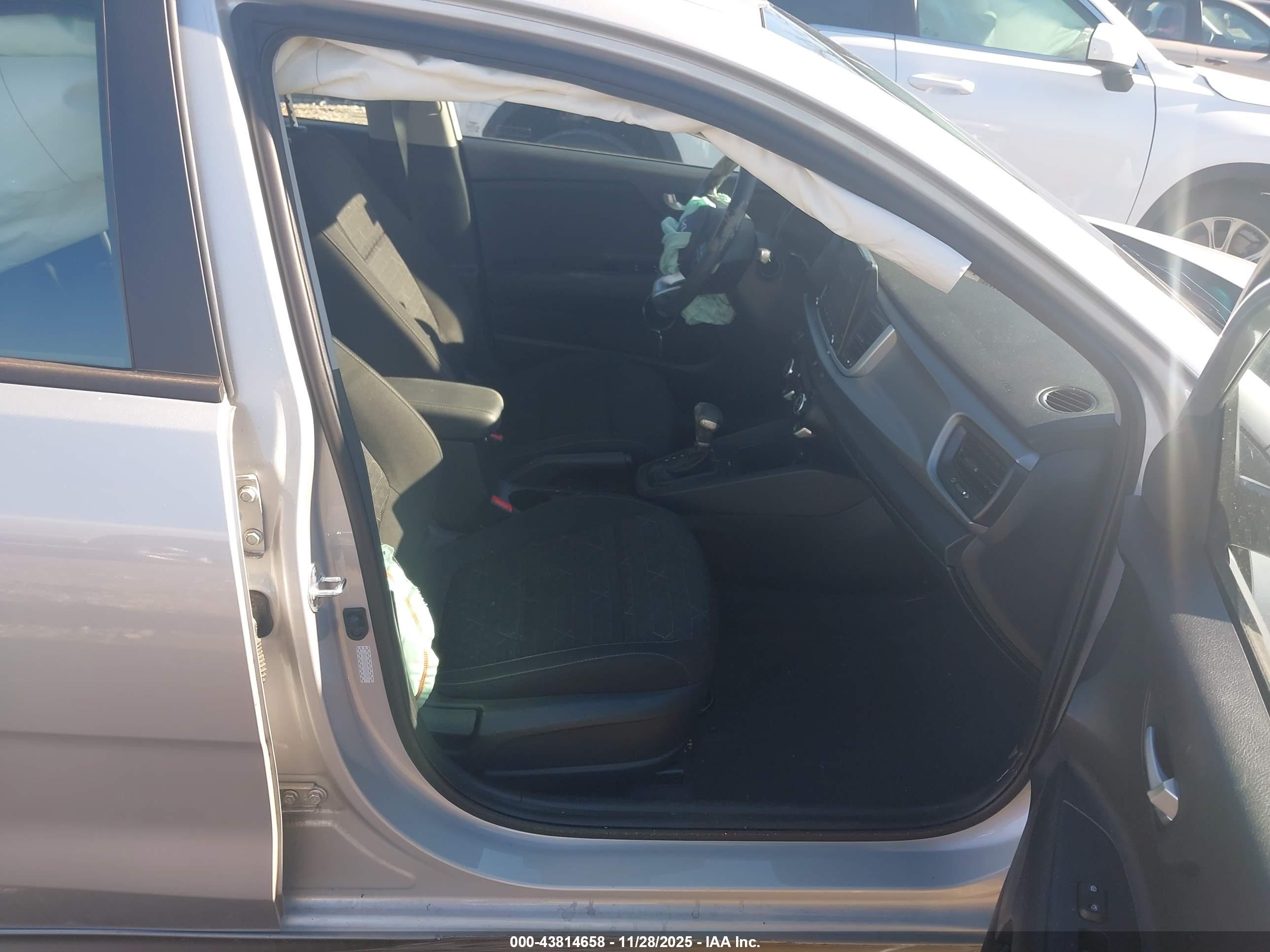 KIA RIO image 5