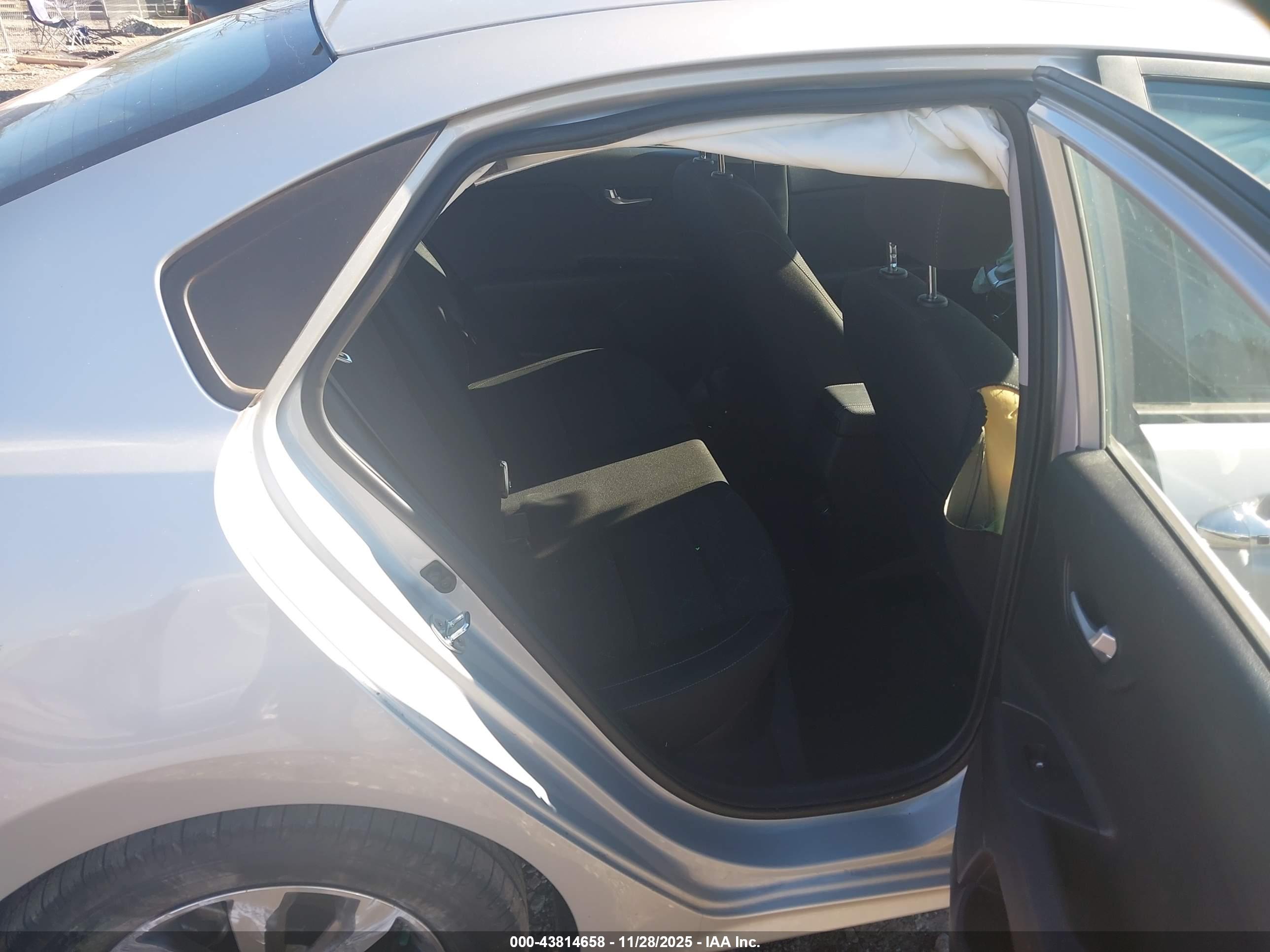 KIA RIO image 8