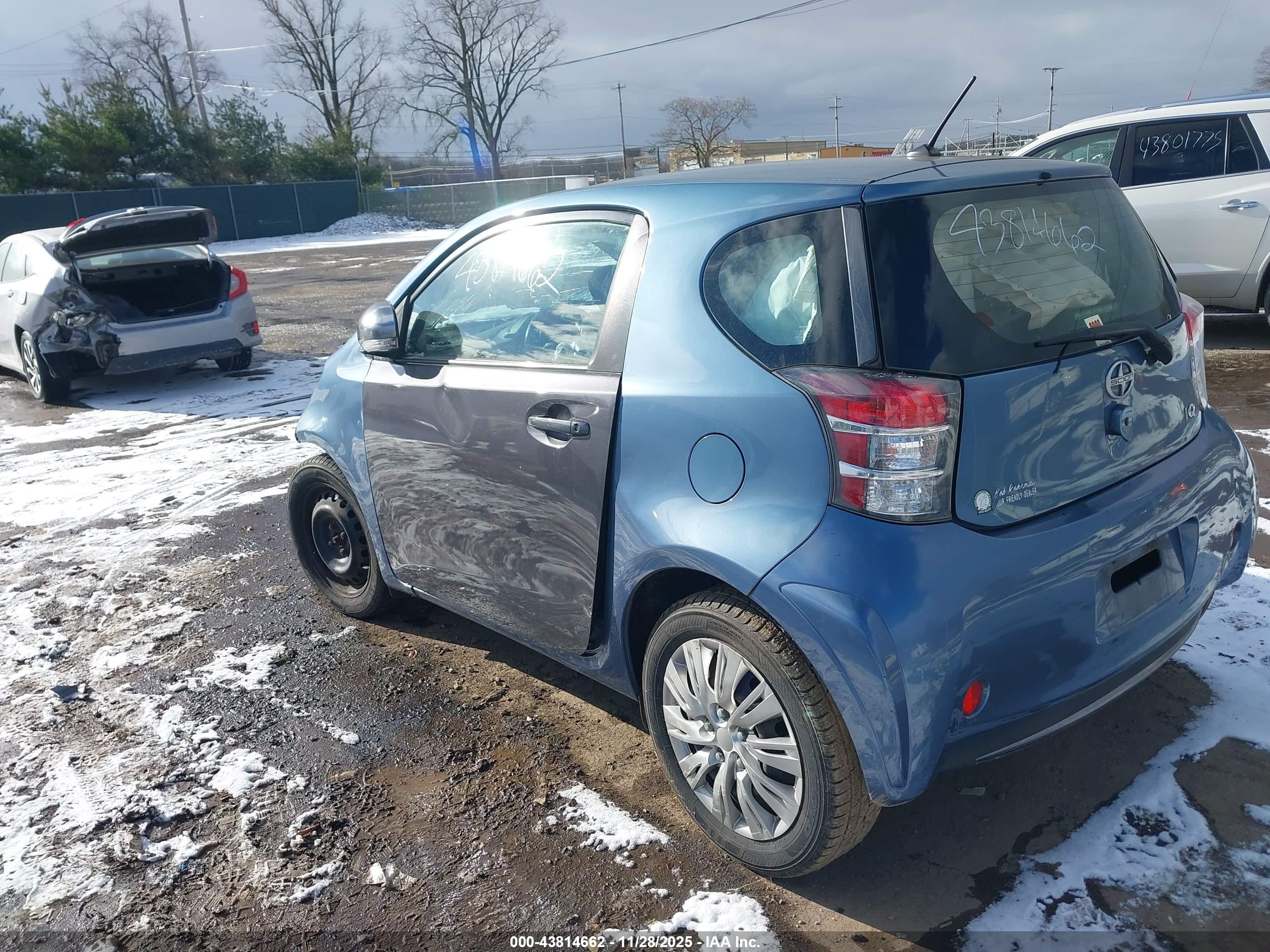 SCION IQ image 3