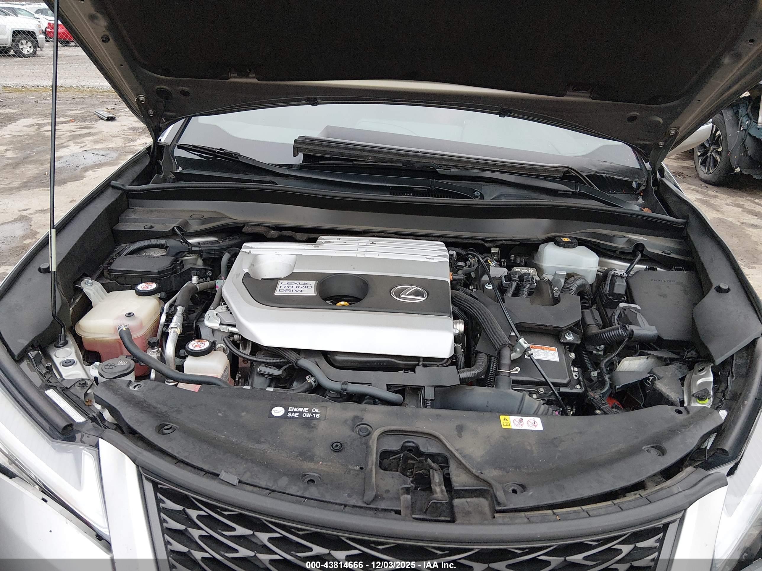 LEXUS UX image 10