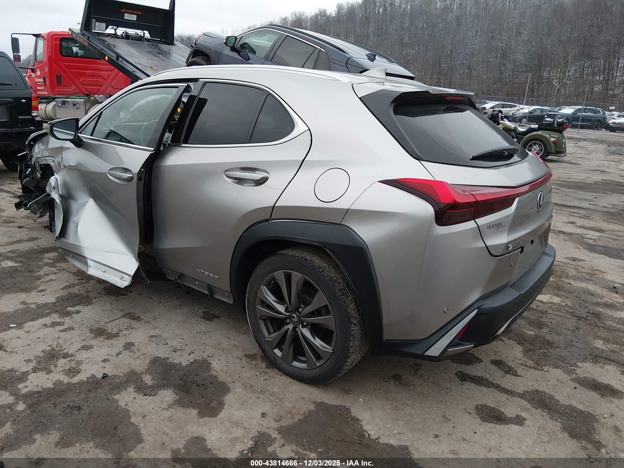 LEXUS UX image 3