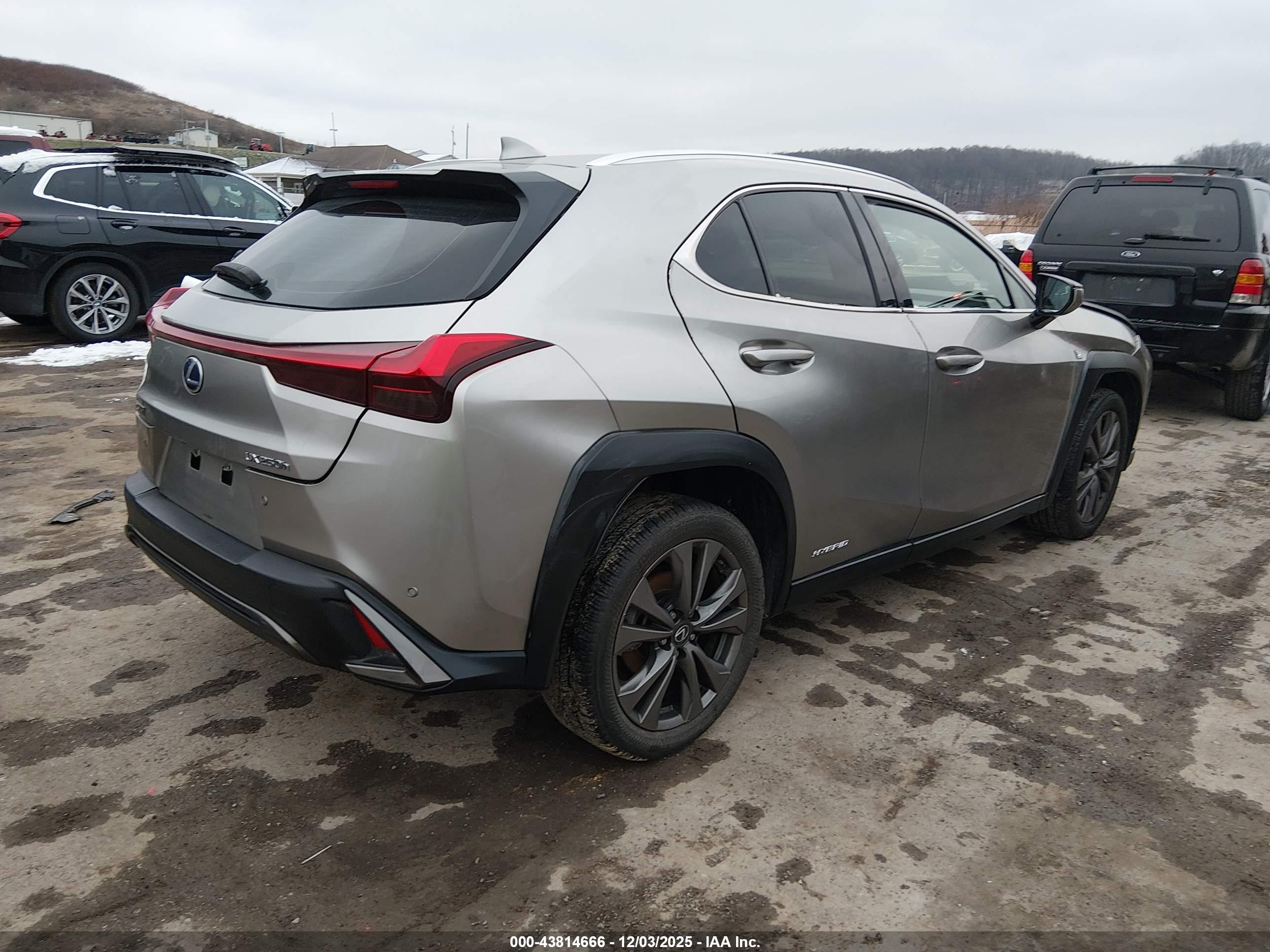 LEXUS UX image 4