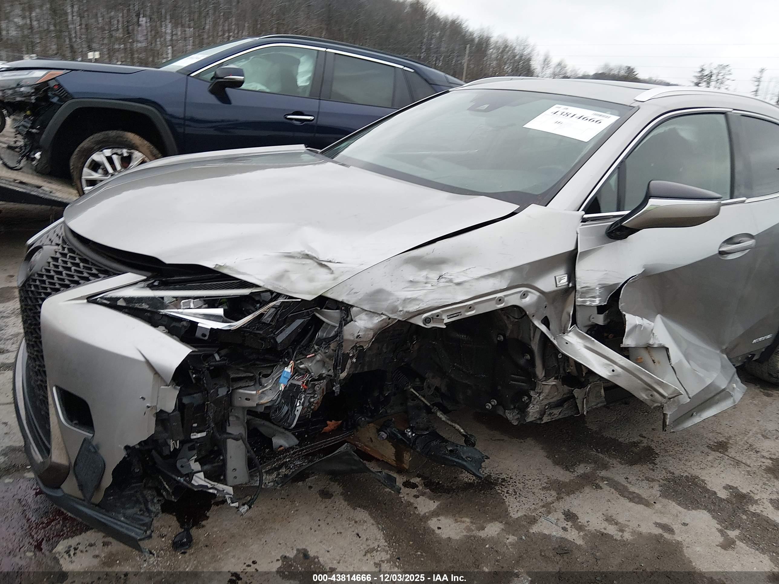 LEXUS UX image 6