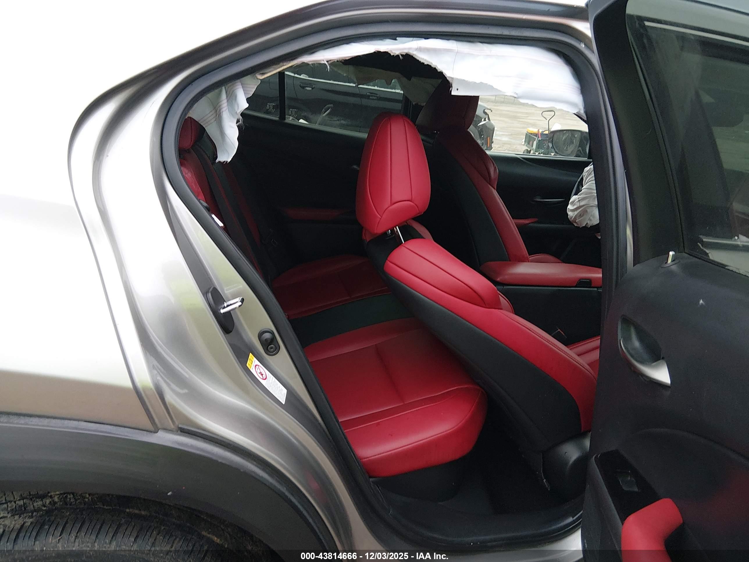LEXUS UX image 8
