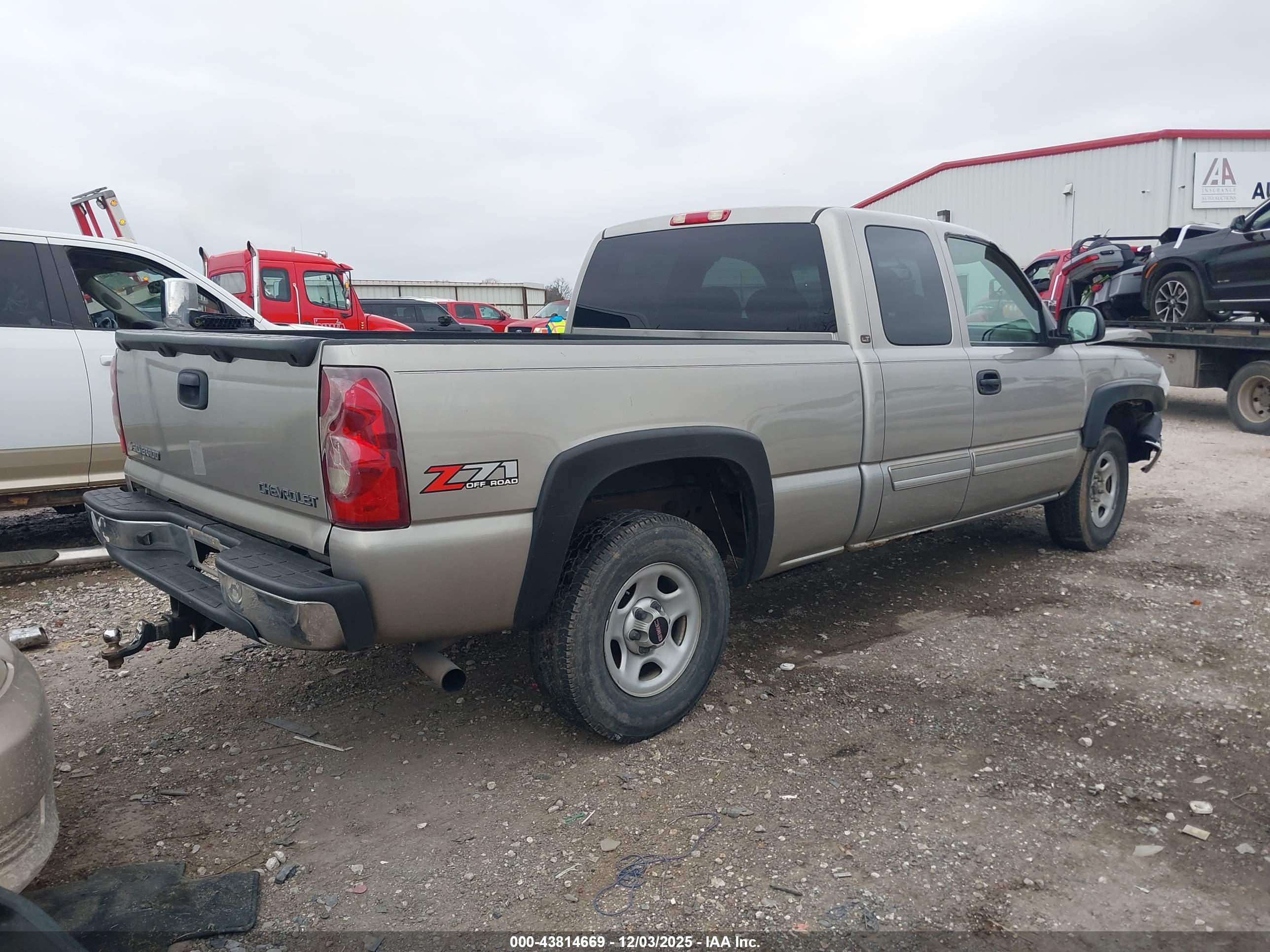 CHEVROLET SILVERADO image 4