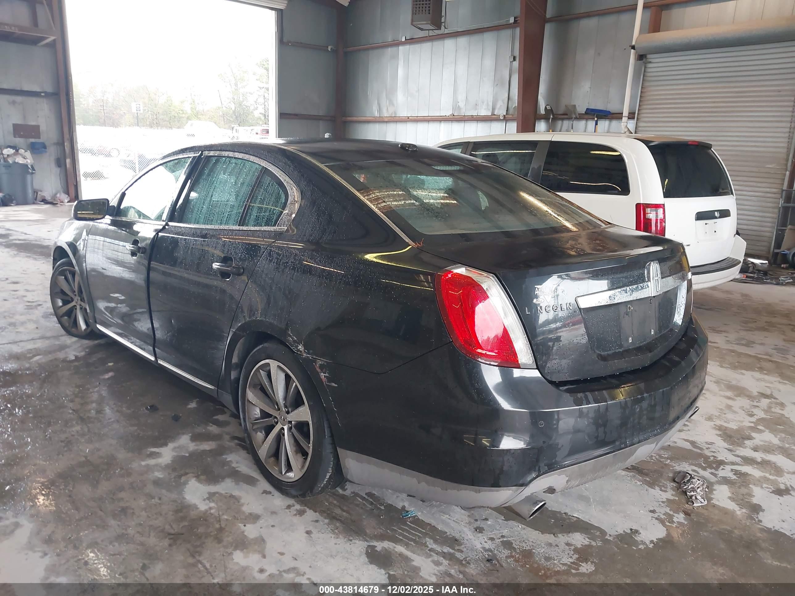 LINCOLN MKS image 3