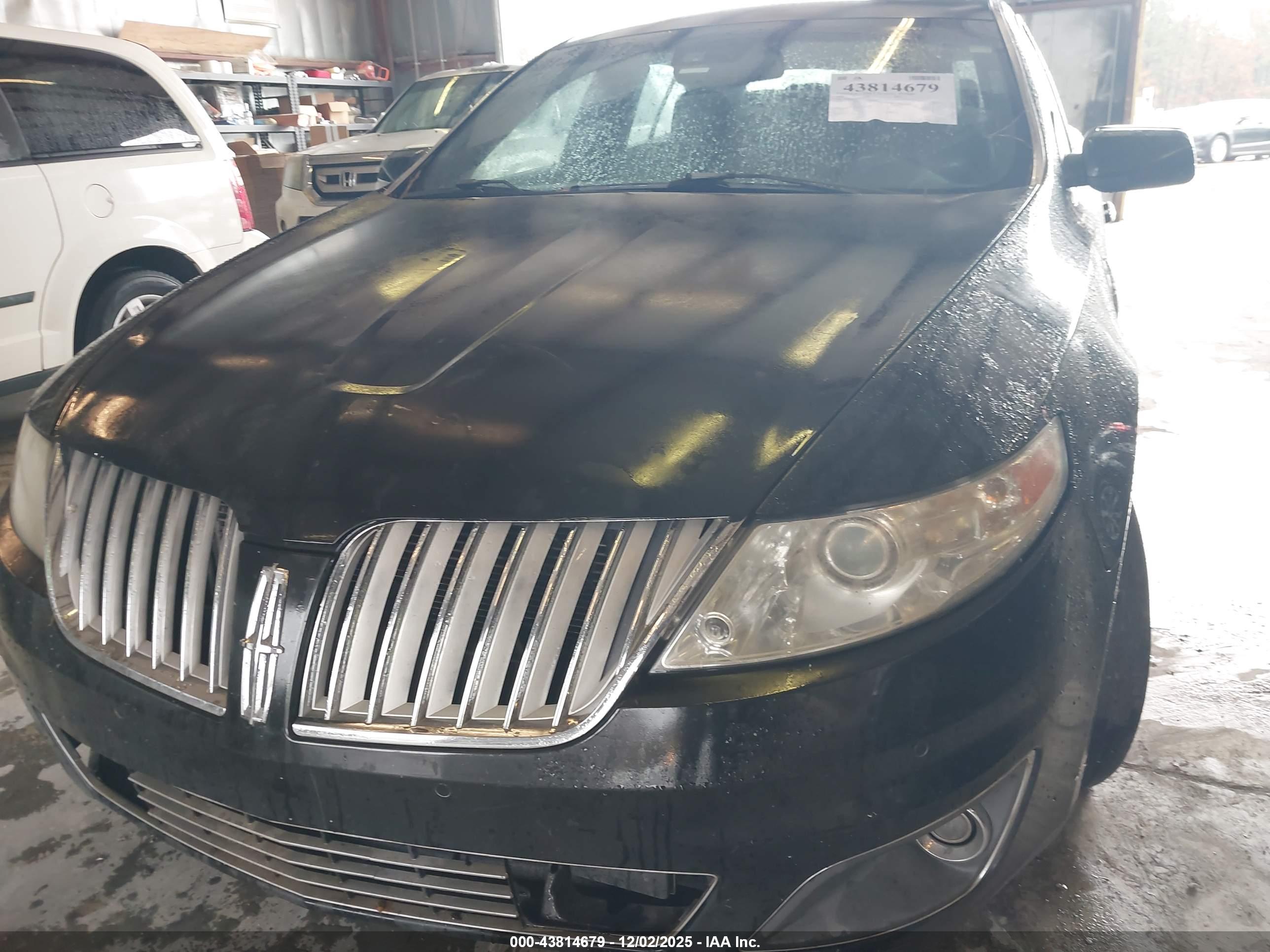 LINCOLN MKS image 6