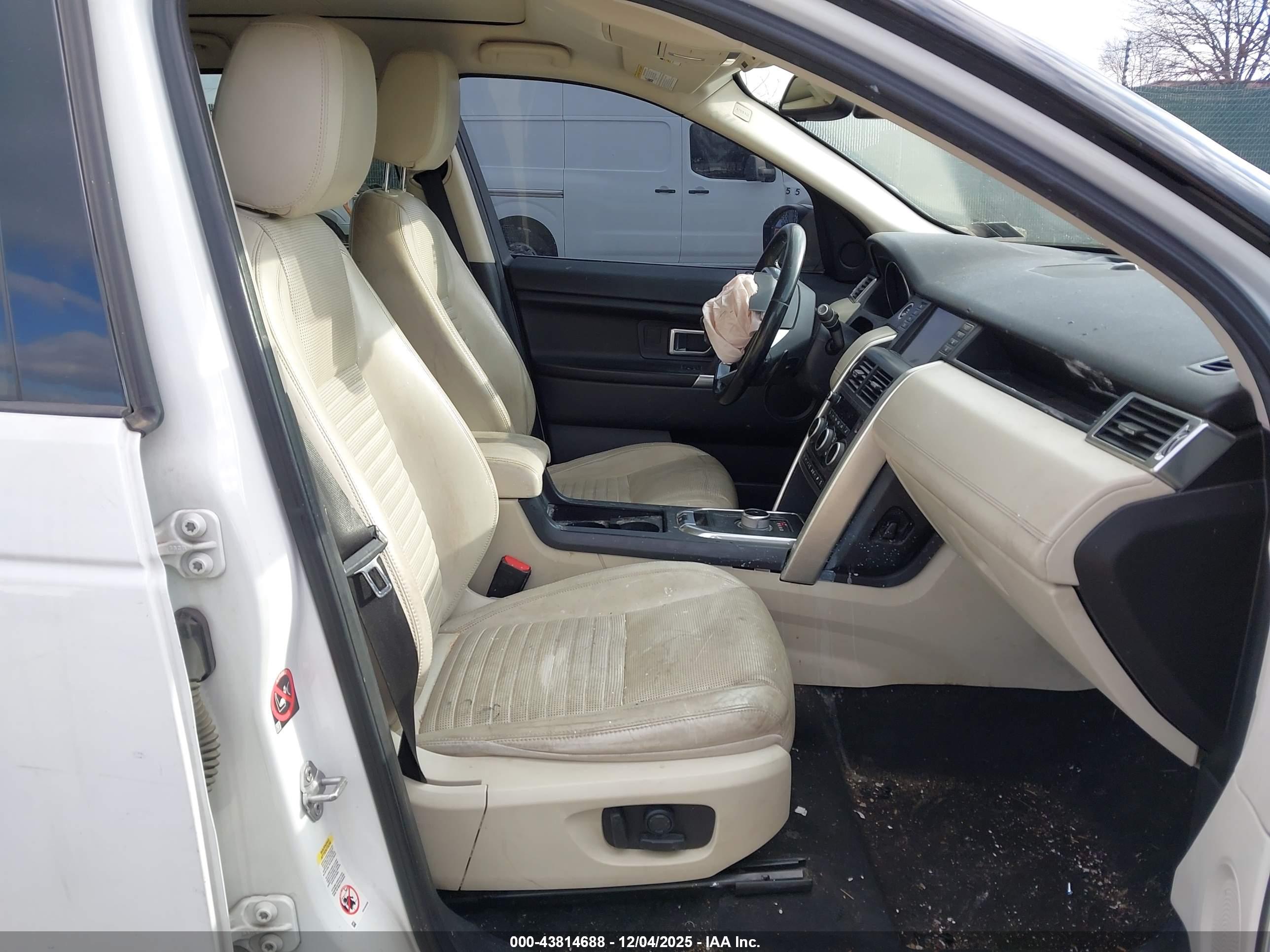 LAND ROVER image 5