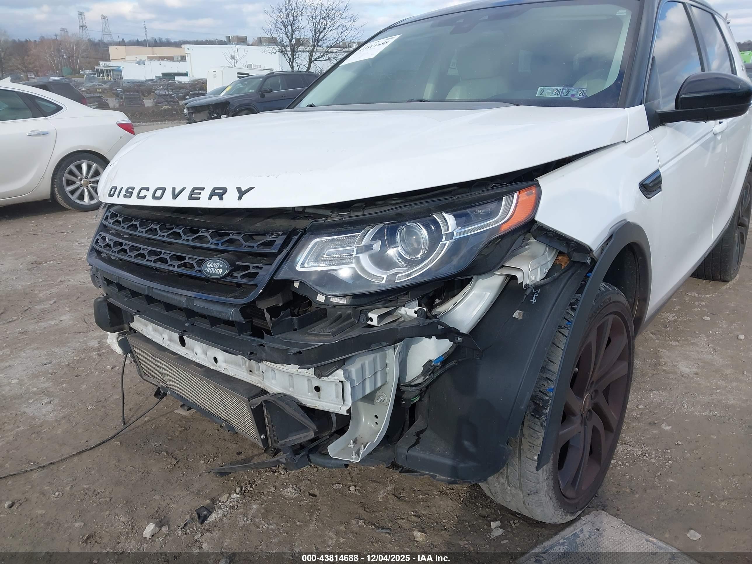 LAND ROVER image 6