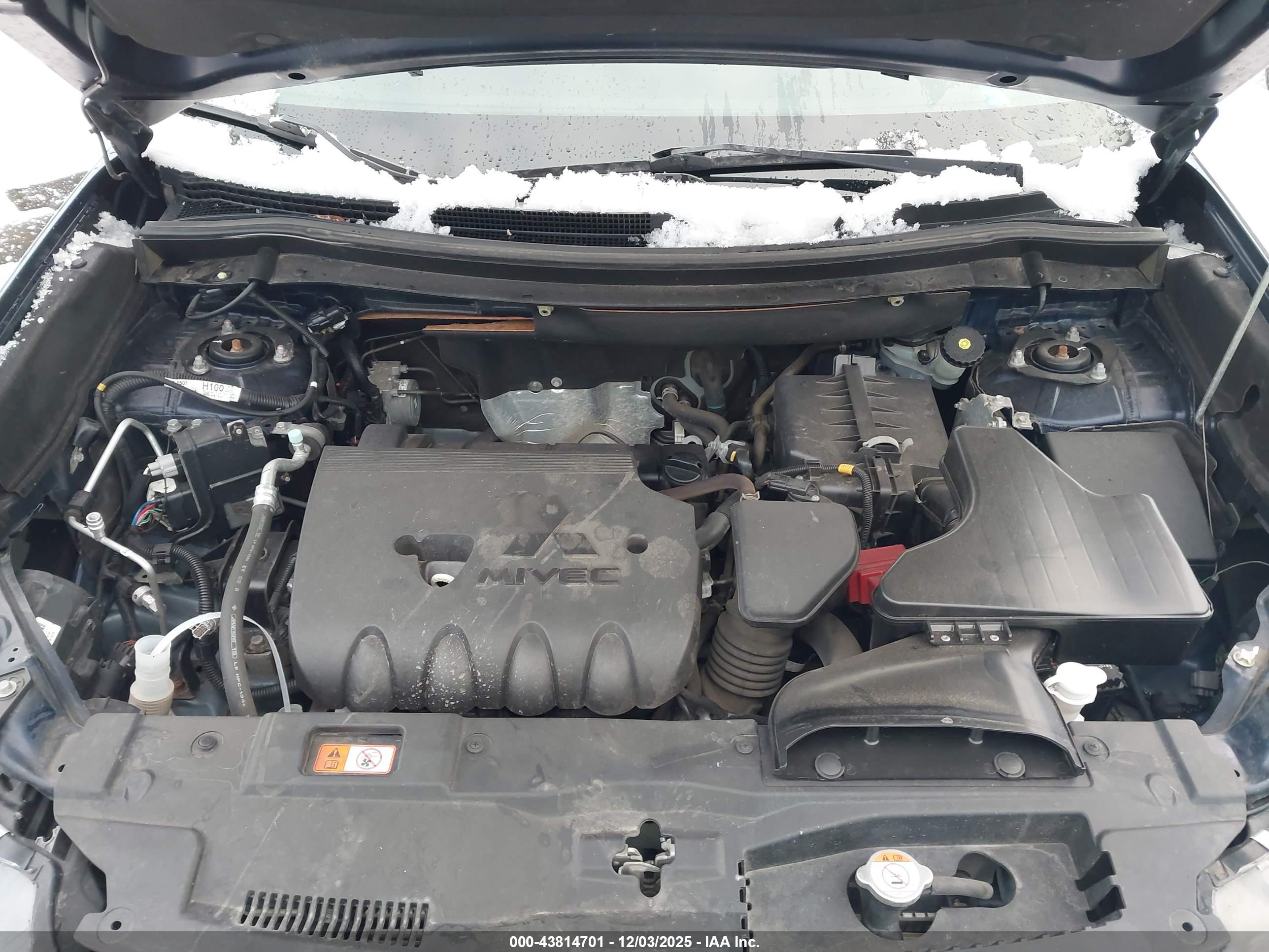 MITSUBISHI OUTLANDER image 10