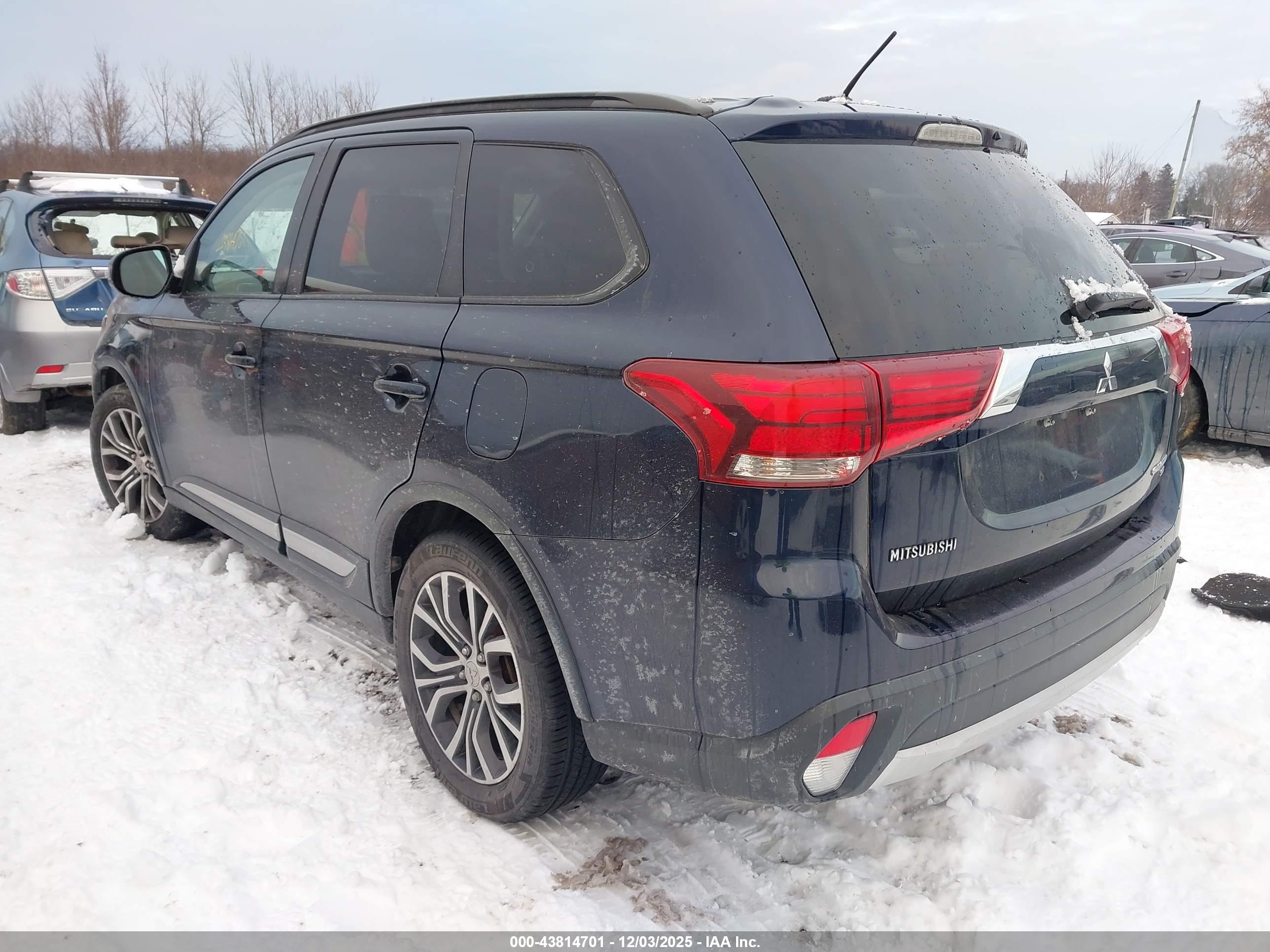 MITSUBISHI OUTLANDER image 3