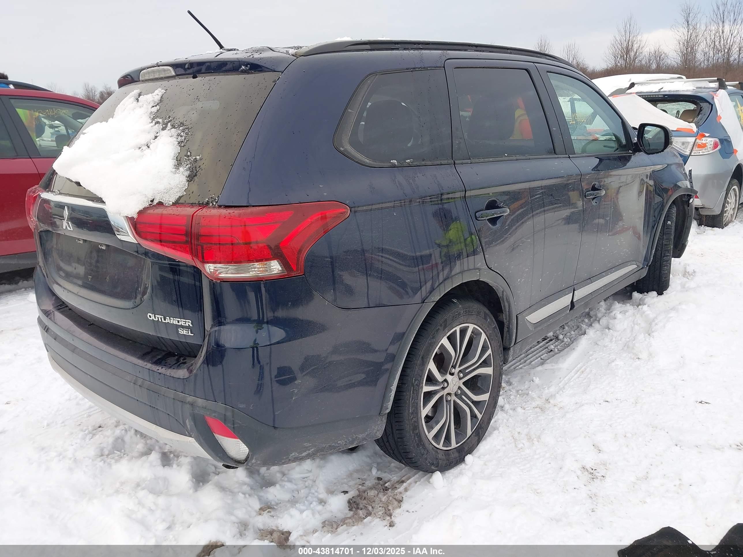 MITSUBISHI OUTLANDER image 4