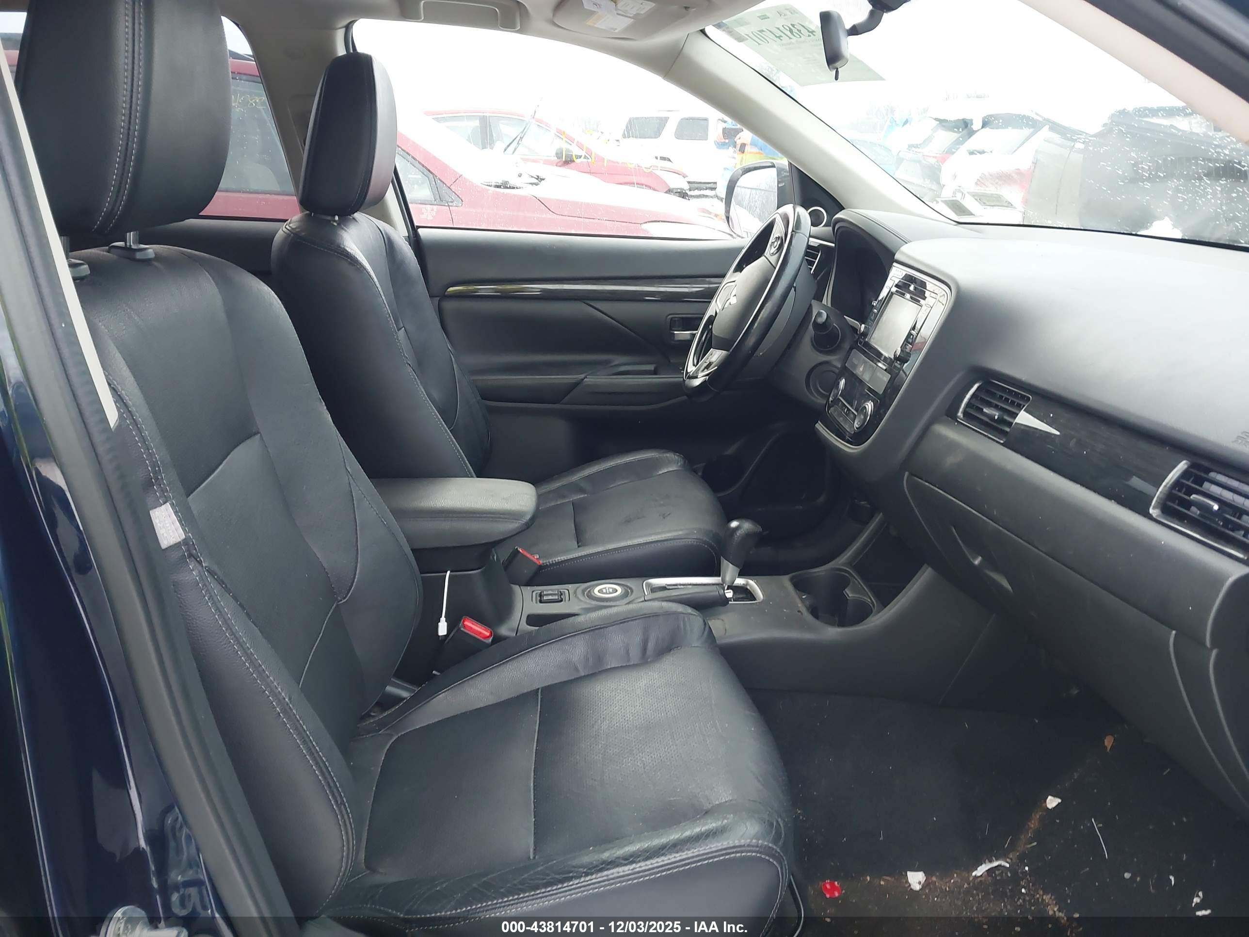 MITSUBISHI OUTLANDER image 5