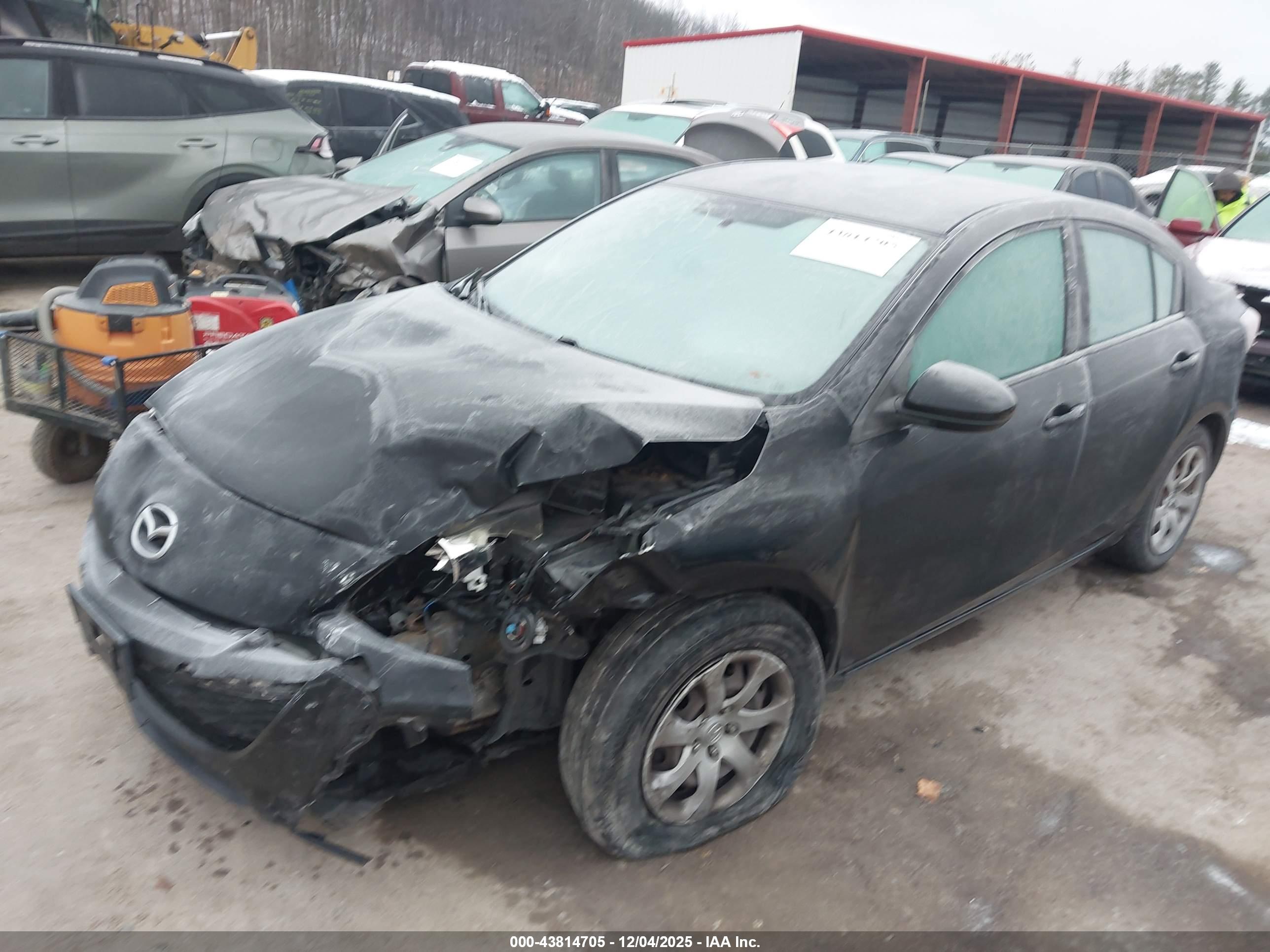 MAZDA MAZDA3 image 2