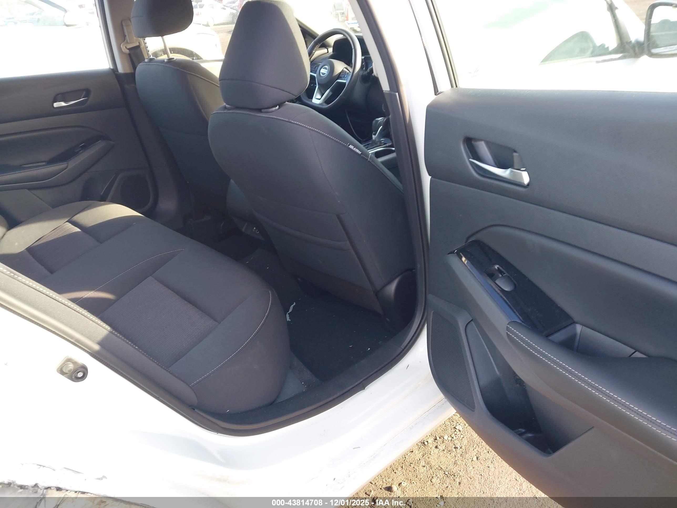 NISSAN ALTIMA image 8