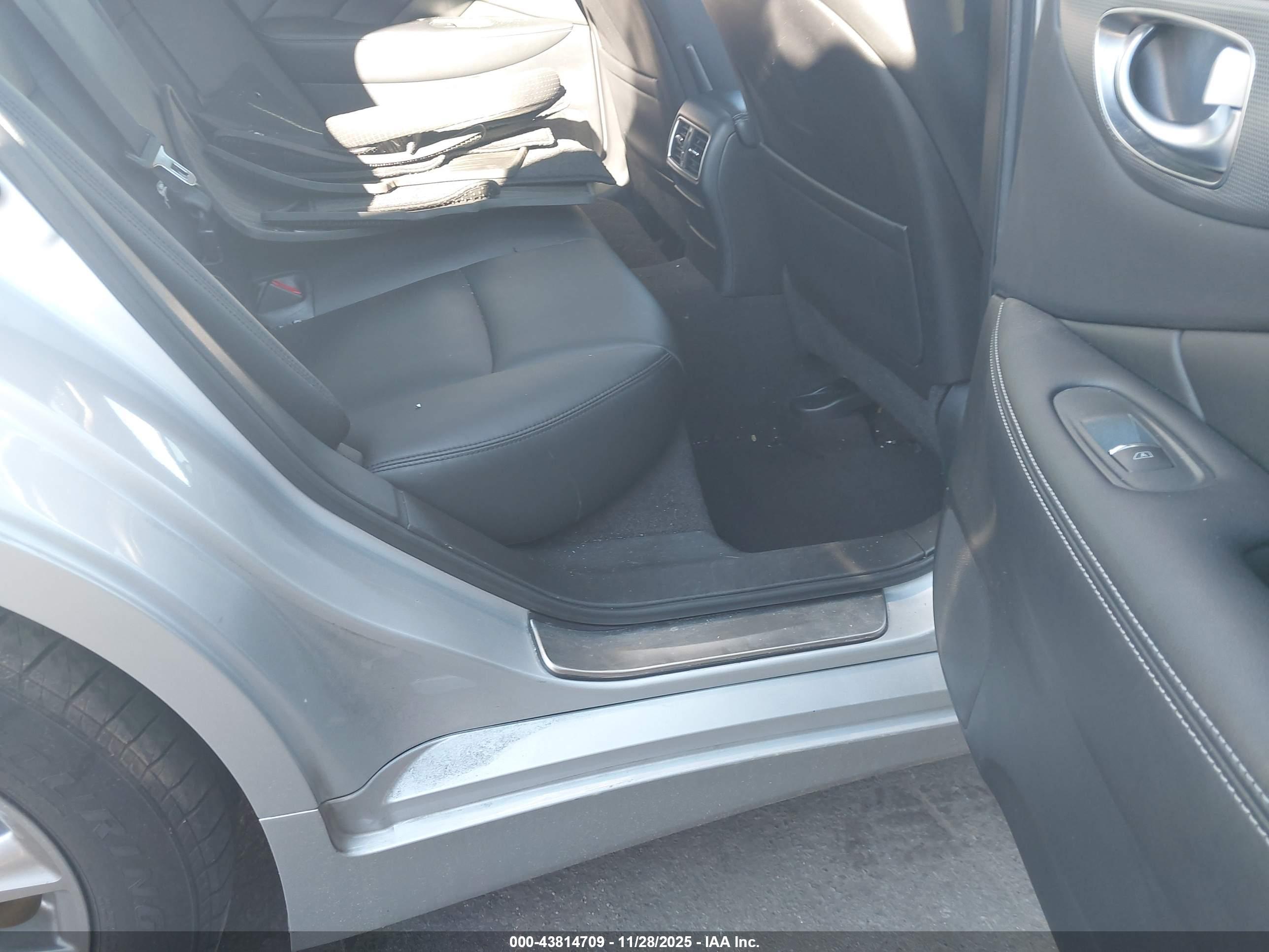 INFINITI Q50 image 8