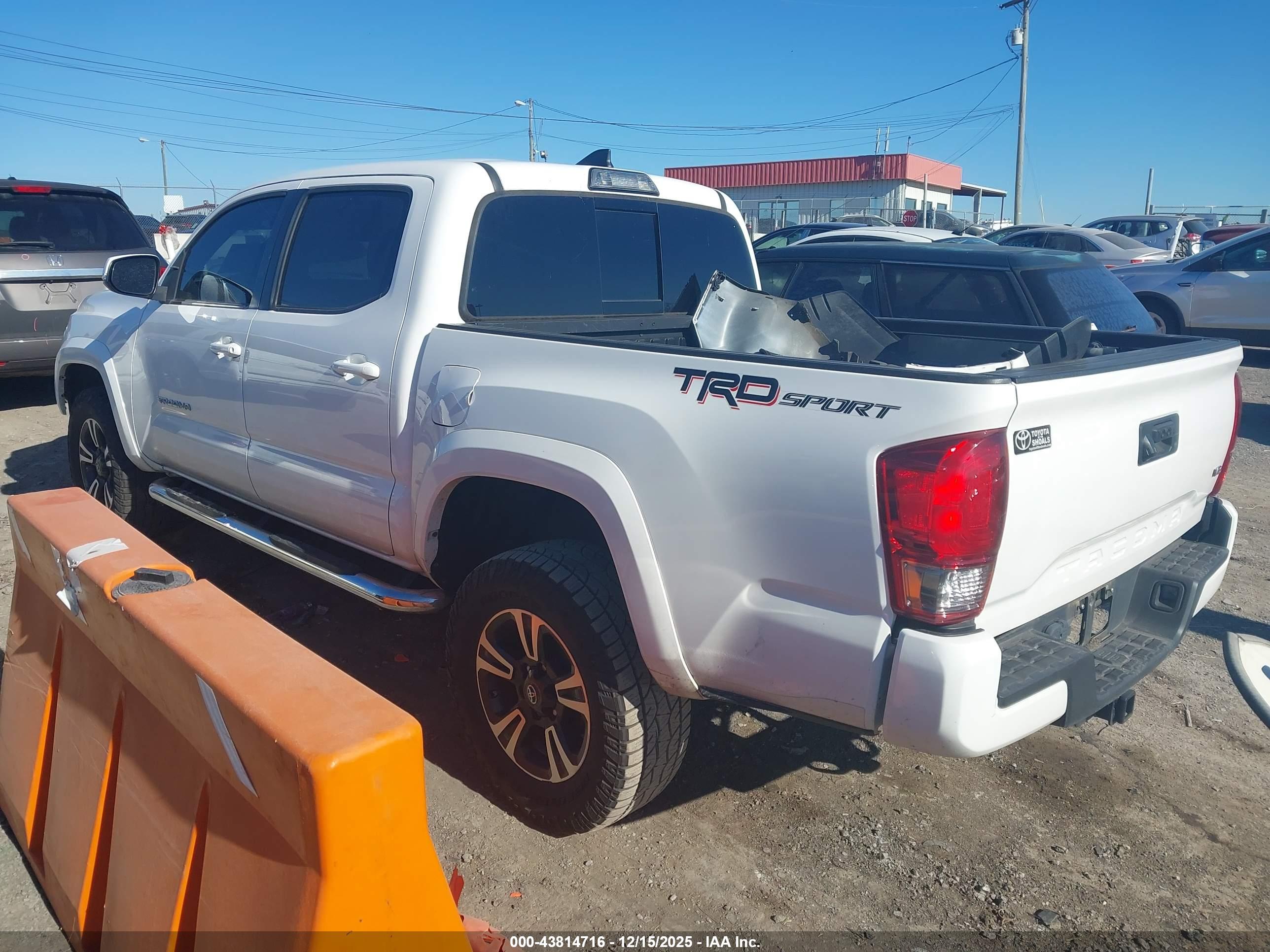 TOYOTA TACOMA image 3