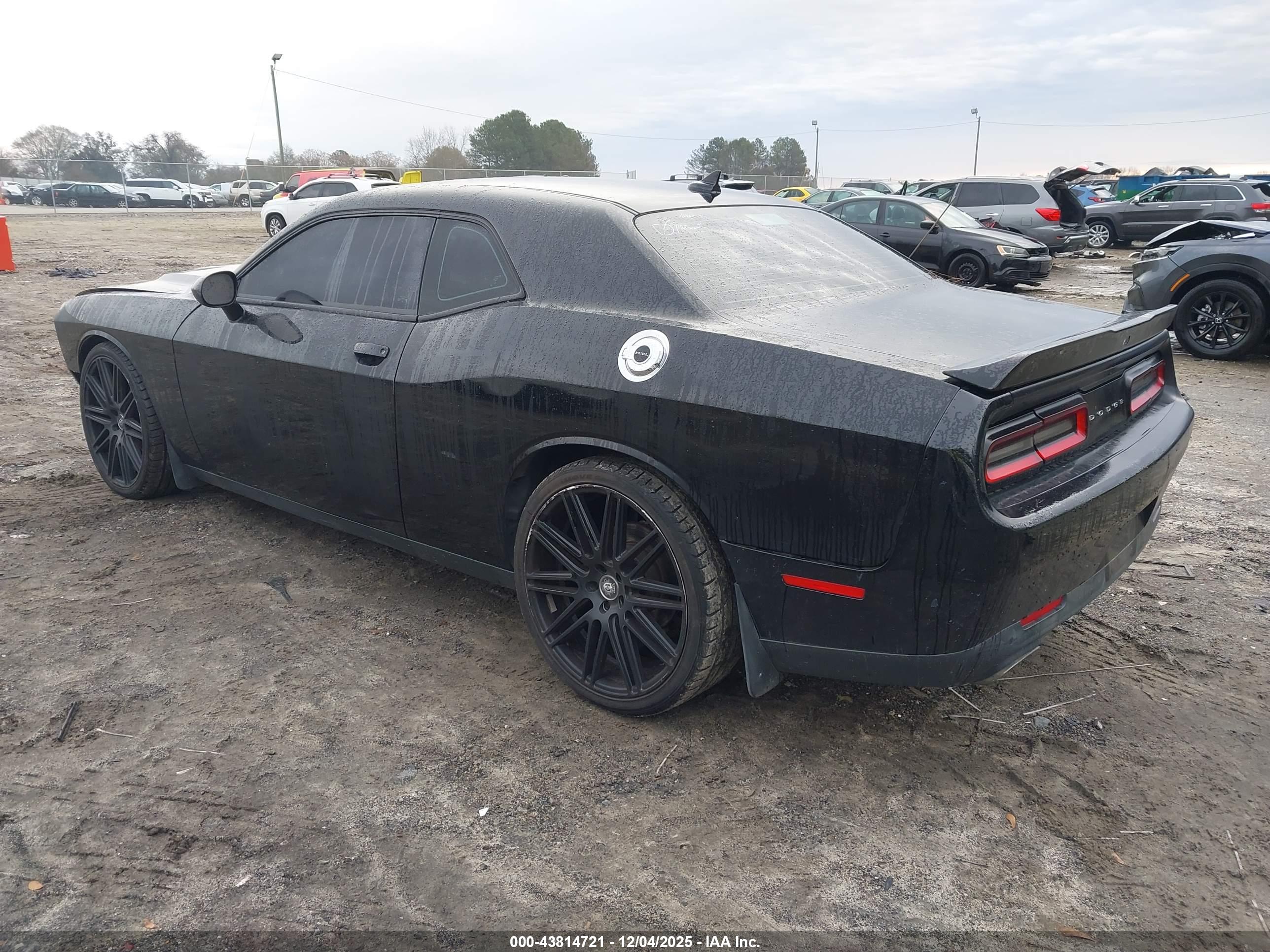 DODGE CHALLENGER image 3